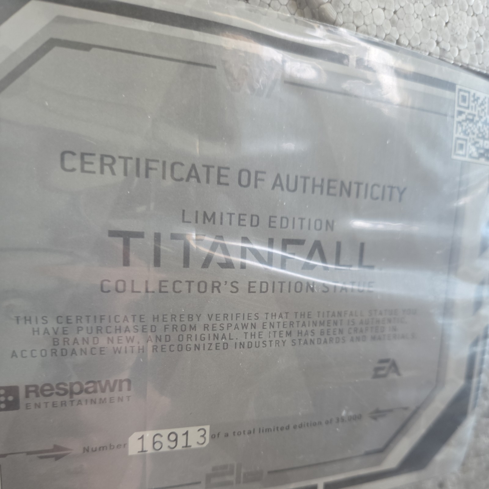 Titanfall Collector’s Edition Statue – Game and Poster not included – X box