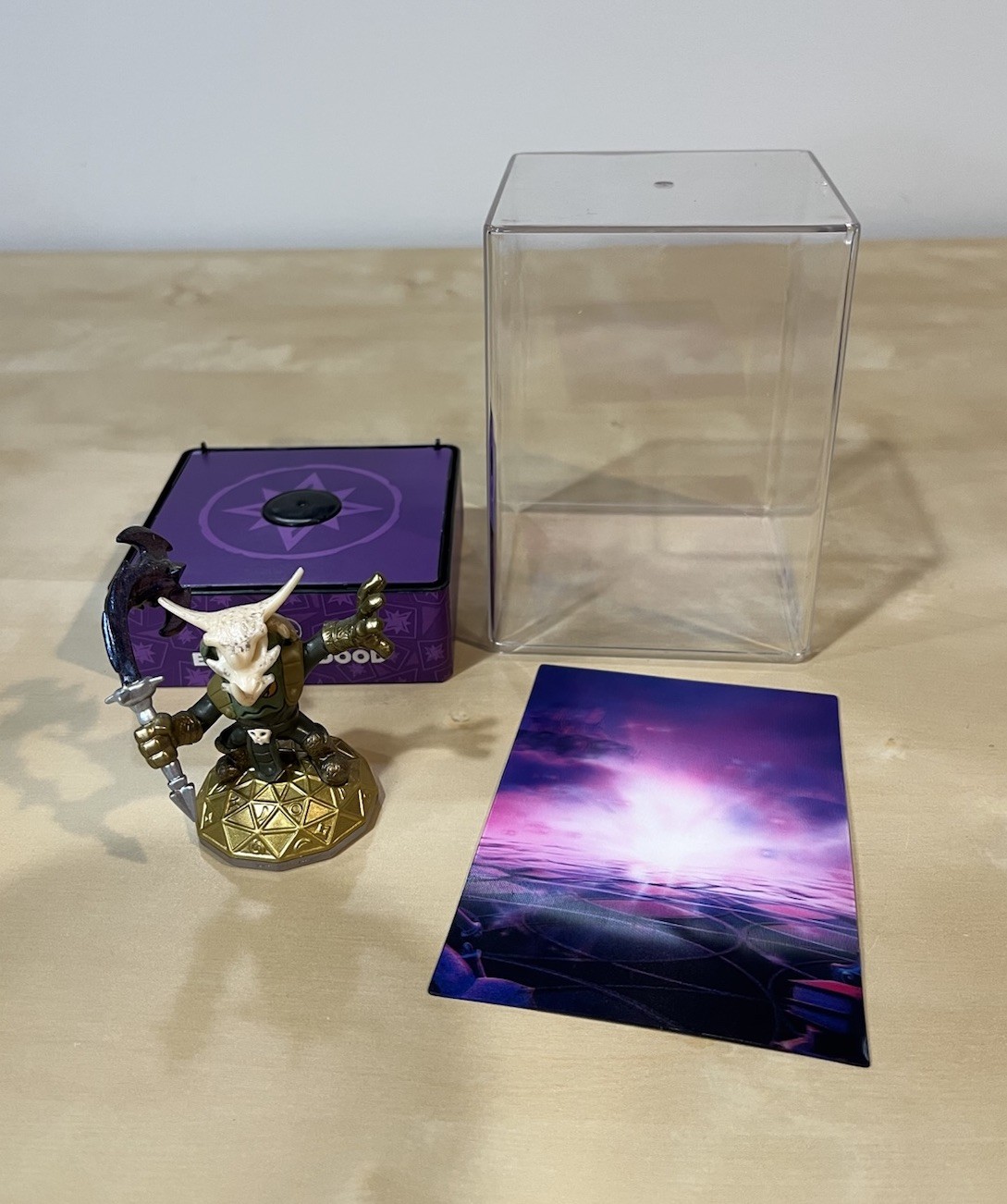 Skylanders Eons Elite Voodood With Display Case. CLEANED AND TESTED.