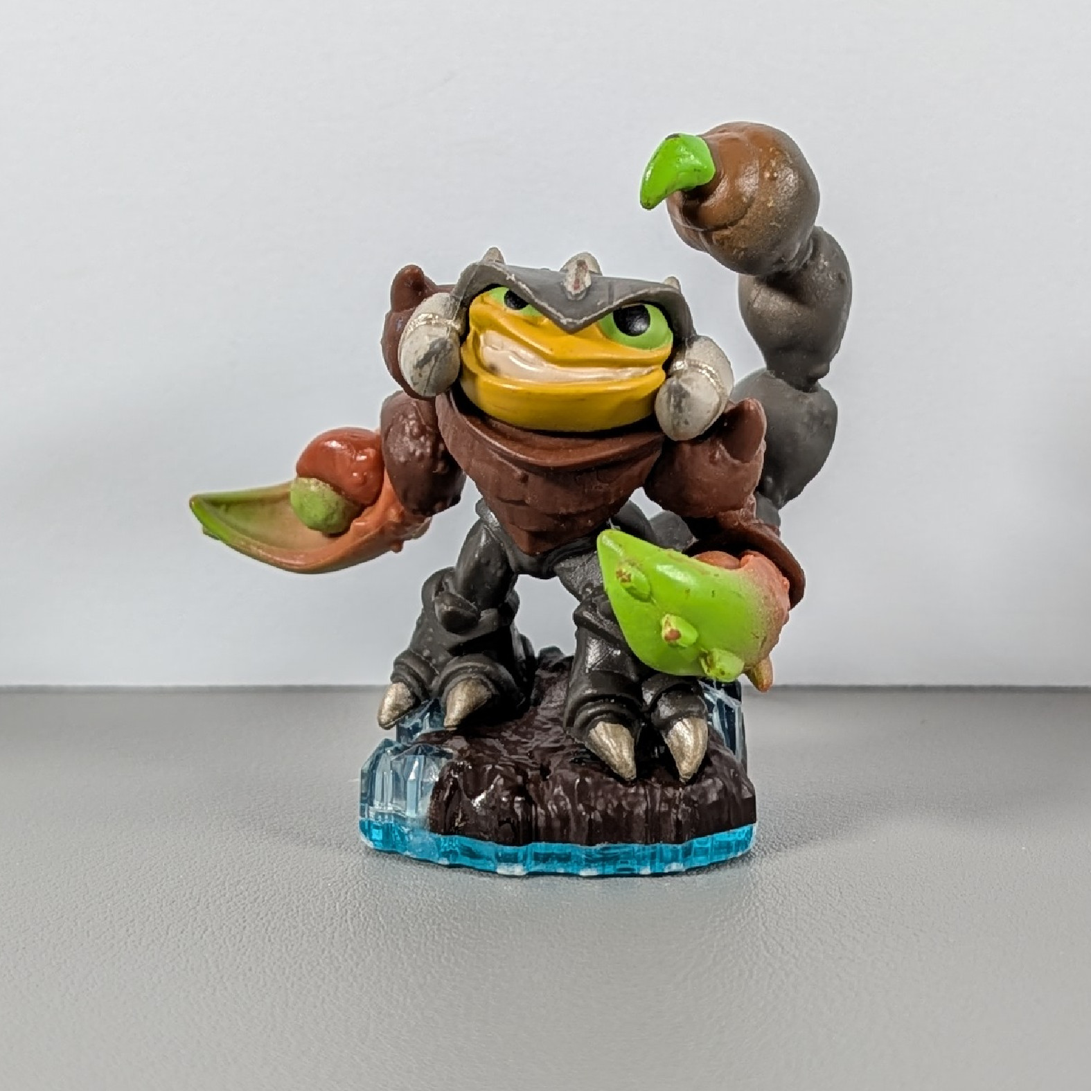 Skylanders SWAP FORCE Character Figure: KNOCKOUT TERRAFIN (blue base)