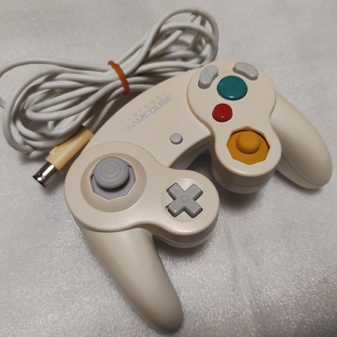 GameCube official controllers, white and silver, 2-pack. jp