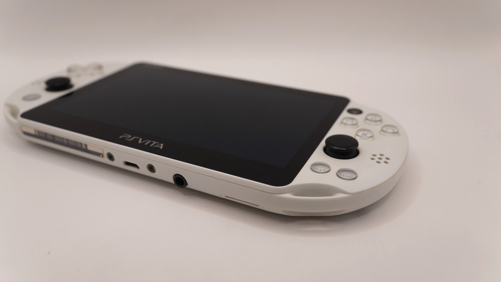 Sony PS Vita Slim PCH-2000 White + 5 Games + 8GB Memory Card + Charger Japan