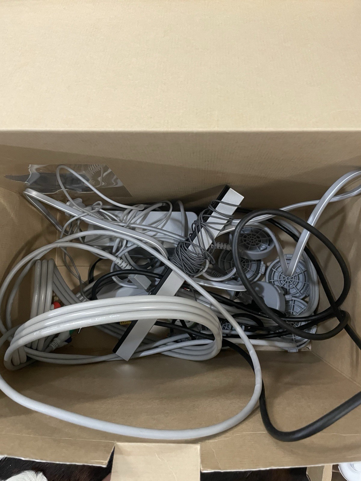 Nintendo Wii U Bundle: 8GB Console + Wii U Gamepad, Mario Kart 8 And Cables
