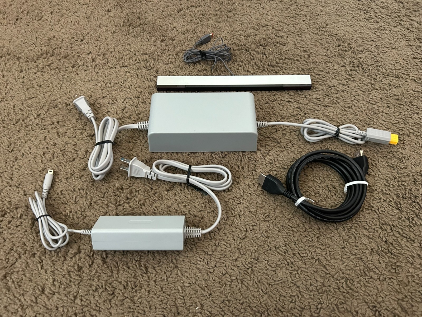 Nintendo Wii U 32GB Console + Super Smash Bros bundle lot black system