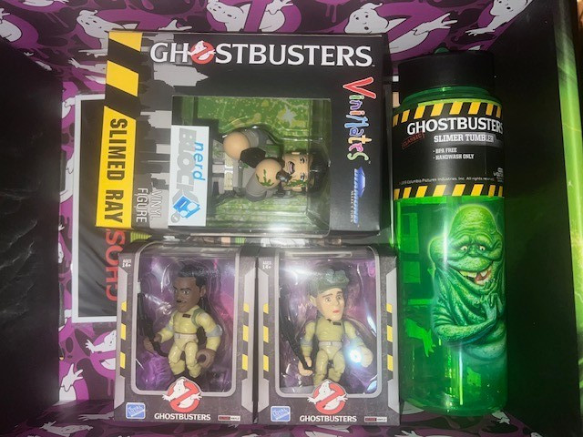 Assorted Ghostbusters lot including a Slimer Tumbler and 3 figures.