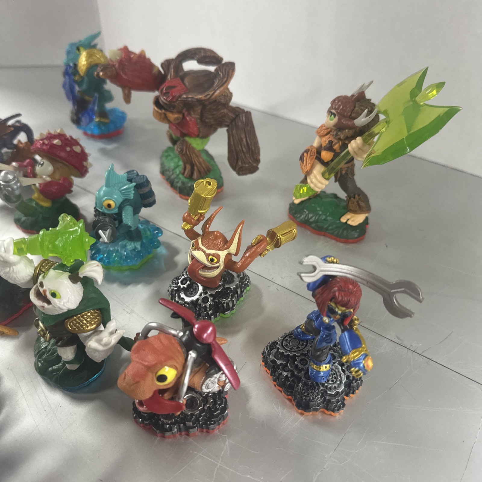 Skylanders Trap Team Lot Of 17 Figures, One Missing Hand