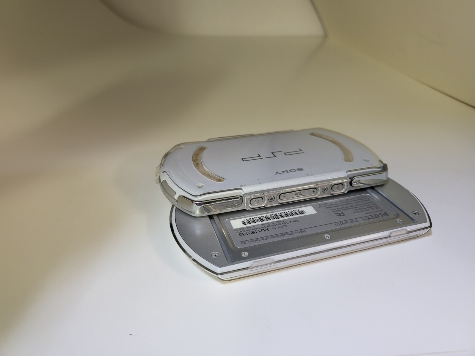 BRAND NEW Sealed Transparent Crystal Clear Hard Shell Skin Case Cover For PSP Go