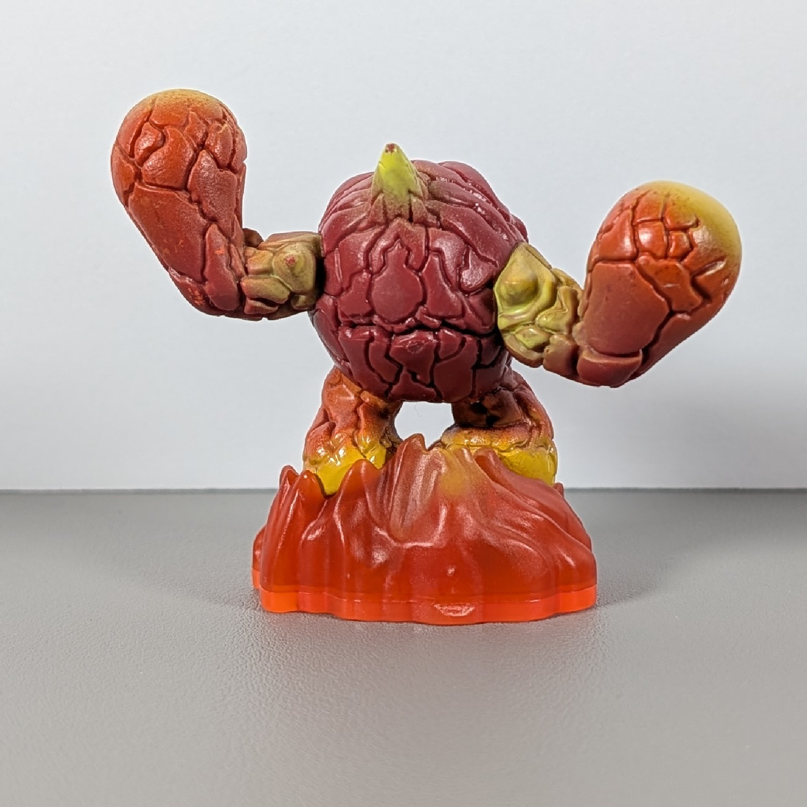 Skylanders Giants Figure – Eruptor Lightcore (Orange Base)