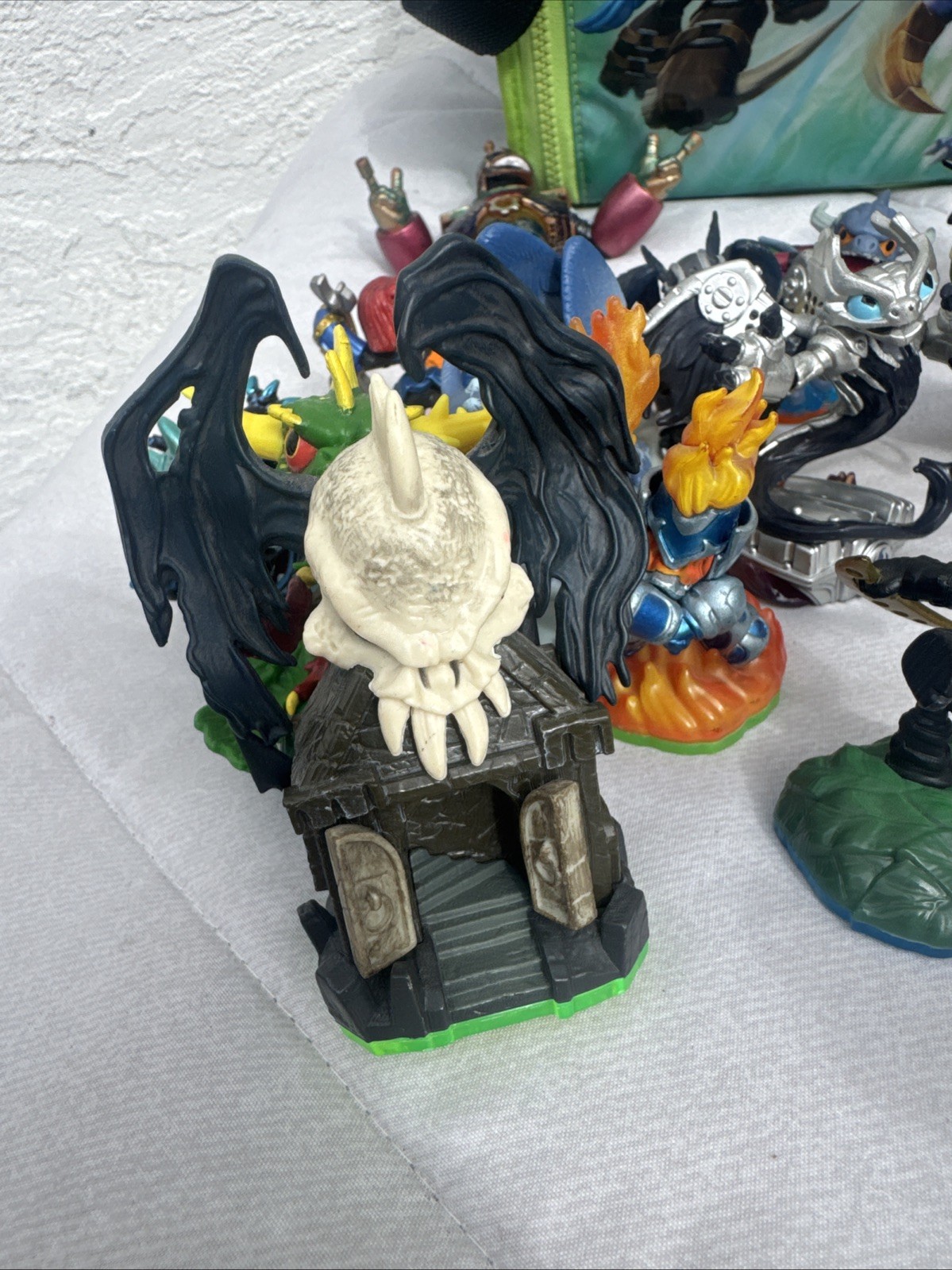 Spyro’s Adventure Skylanders Bag w/ 20 Skylander Figures