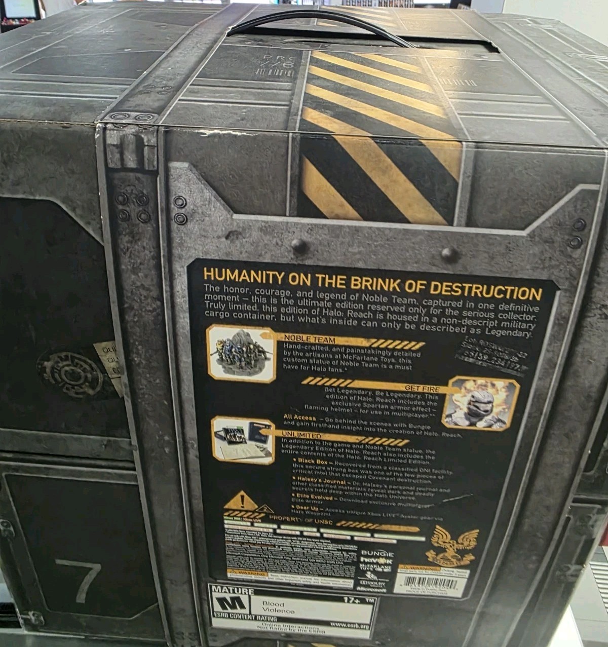 Halo Reach Legendary Edition Xbox 360 Statue Box Game package Journal
