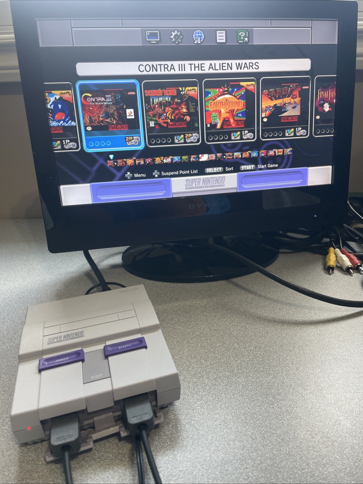 Nintendo Super NES Classic Edition Mini Console w/2 Controllers Mint!