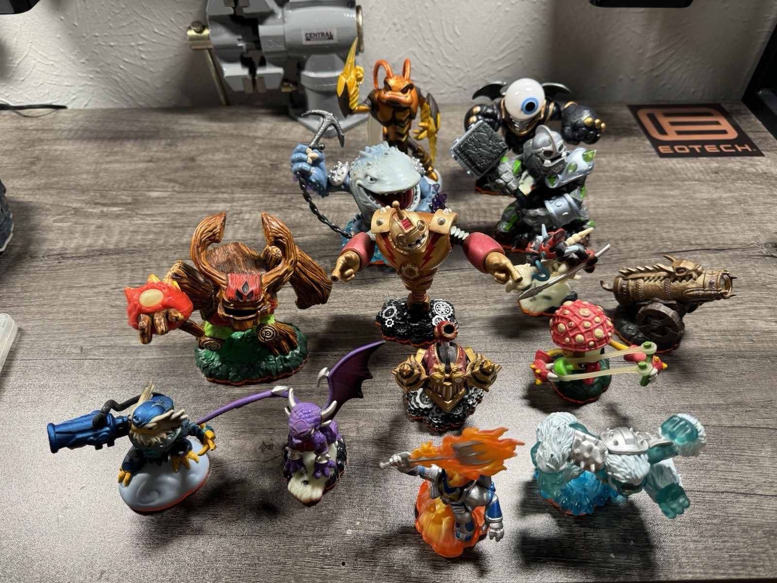 Skylanders Giants Starter Pack + 11 Figures + Cards – PS3