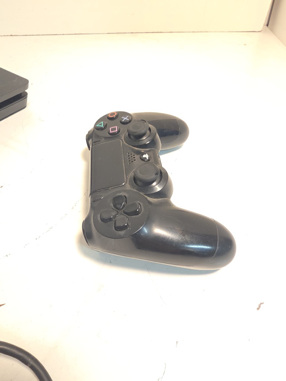 Sony PlayStation 4 PS4 Slim Console CUH-2215B 1TB + Controller & Cables – Works