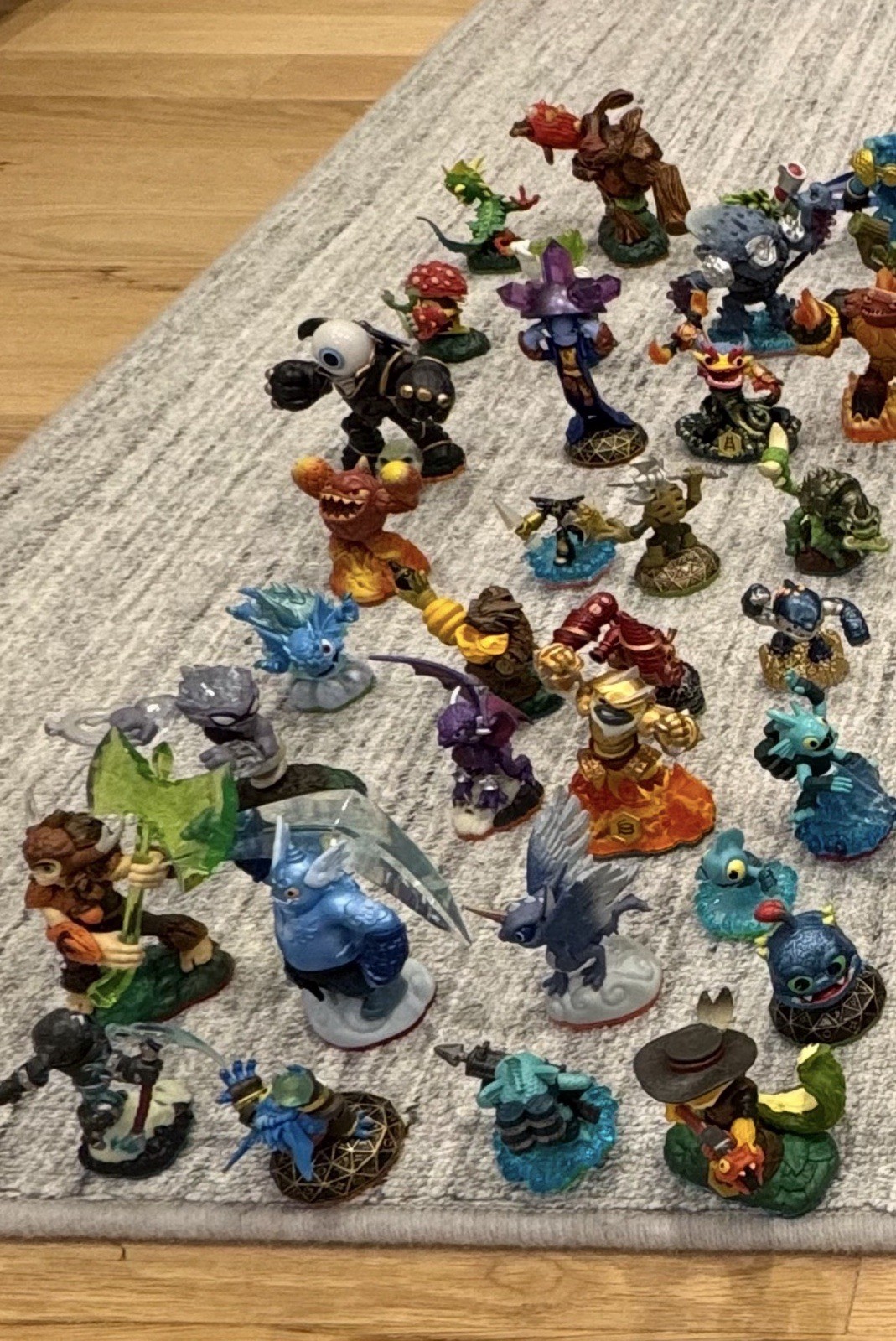HUGE Skylanders Lot 88 figures & Crystals & BAG