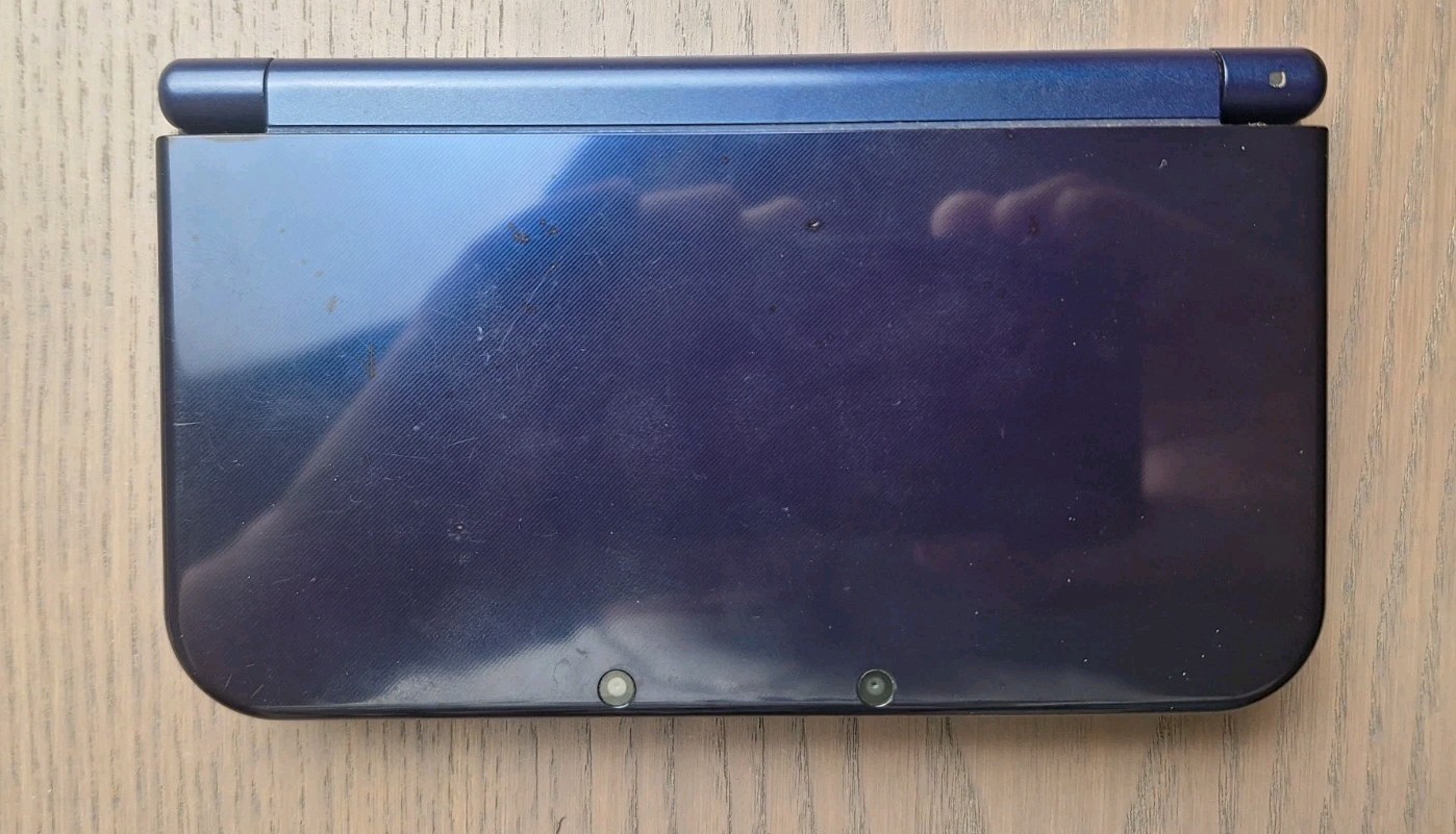 New Nintendo 3DS XL Metallic Blue Charger + 32GB SD Card | Region Free TOP IPS
