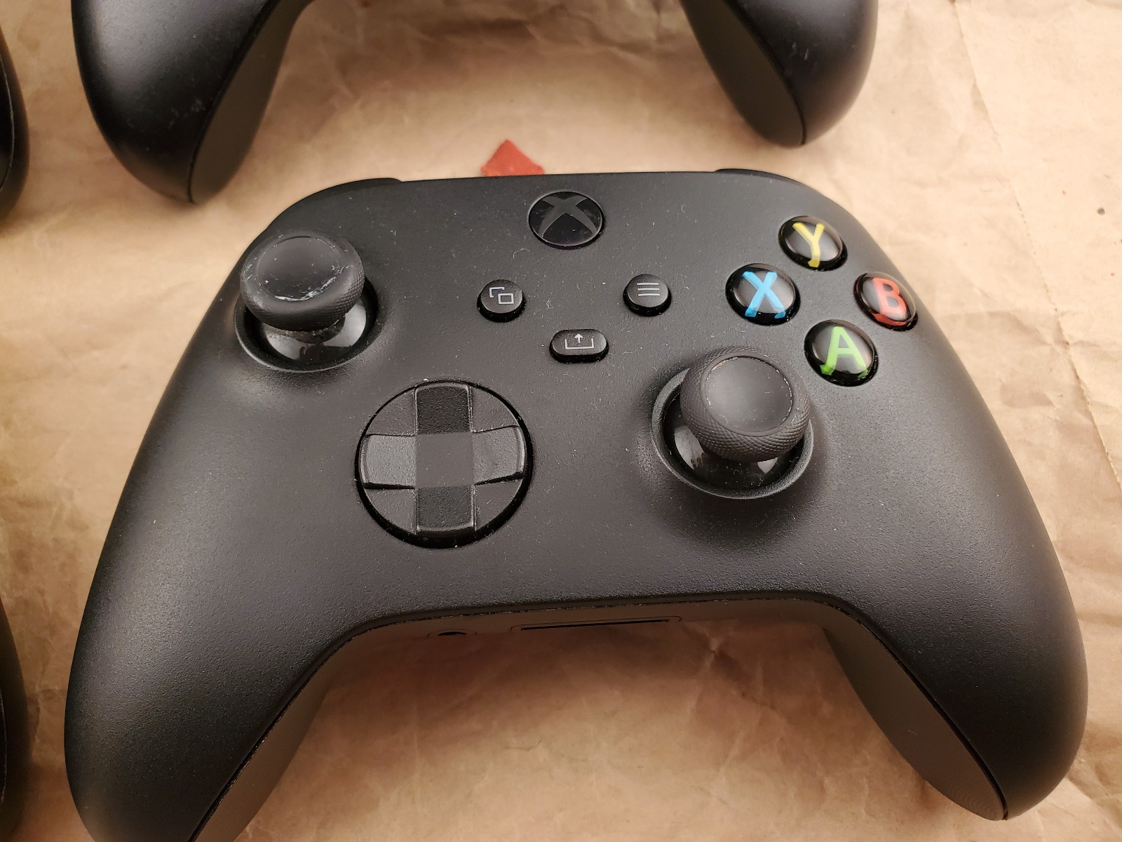FOUR (4) Xbox One/Series Wireless Controller 1537 (3) 1914 (1) does not power on