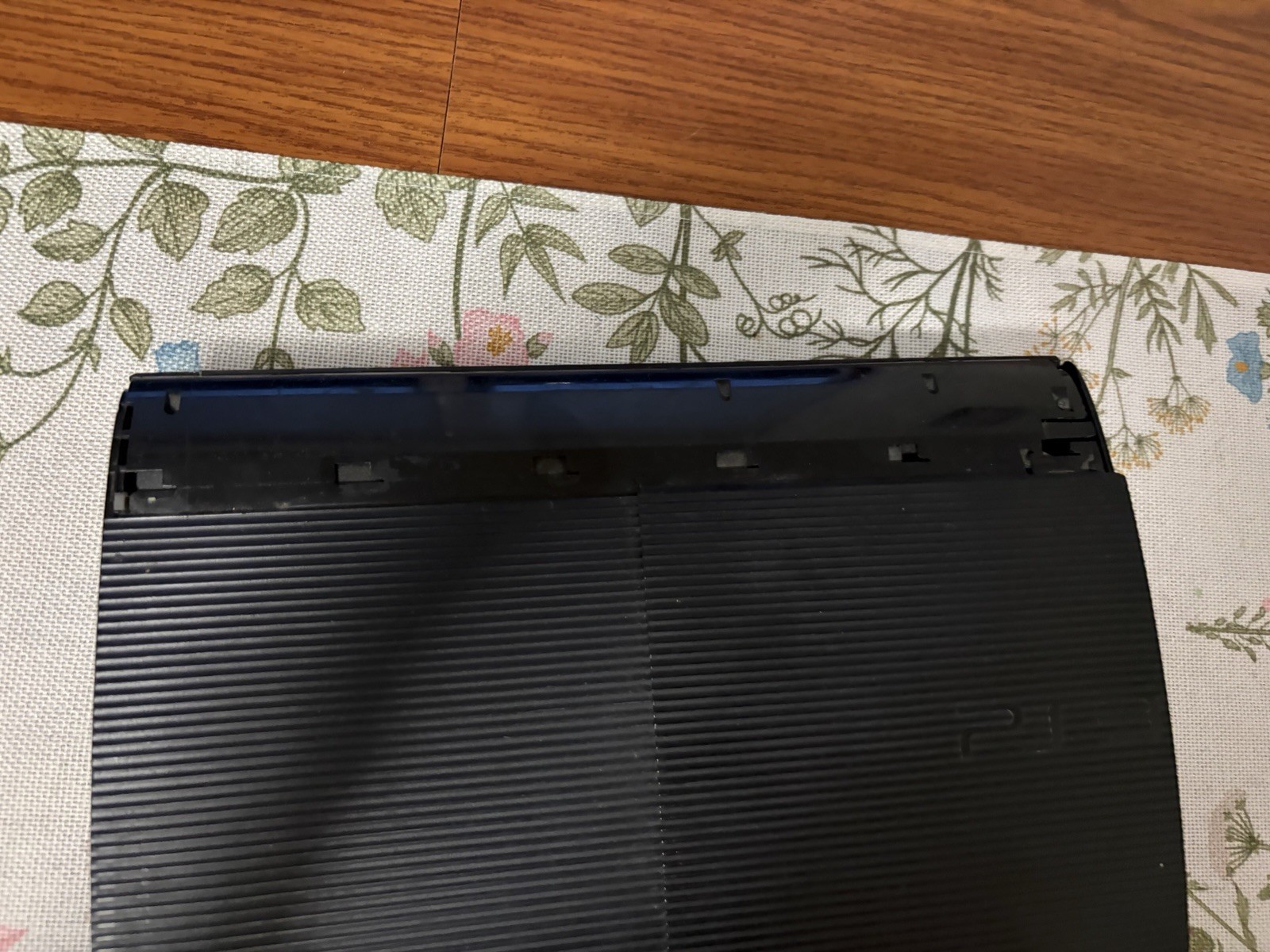 Sony PlayStation 3 Super Slim 250GB Bundle – CECH-4001B – Cosmetically Flawed