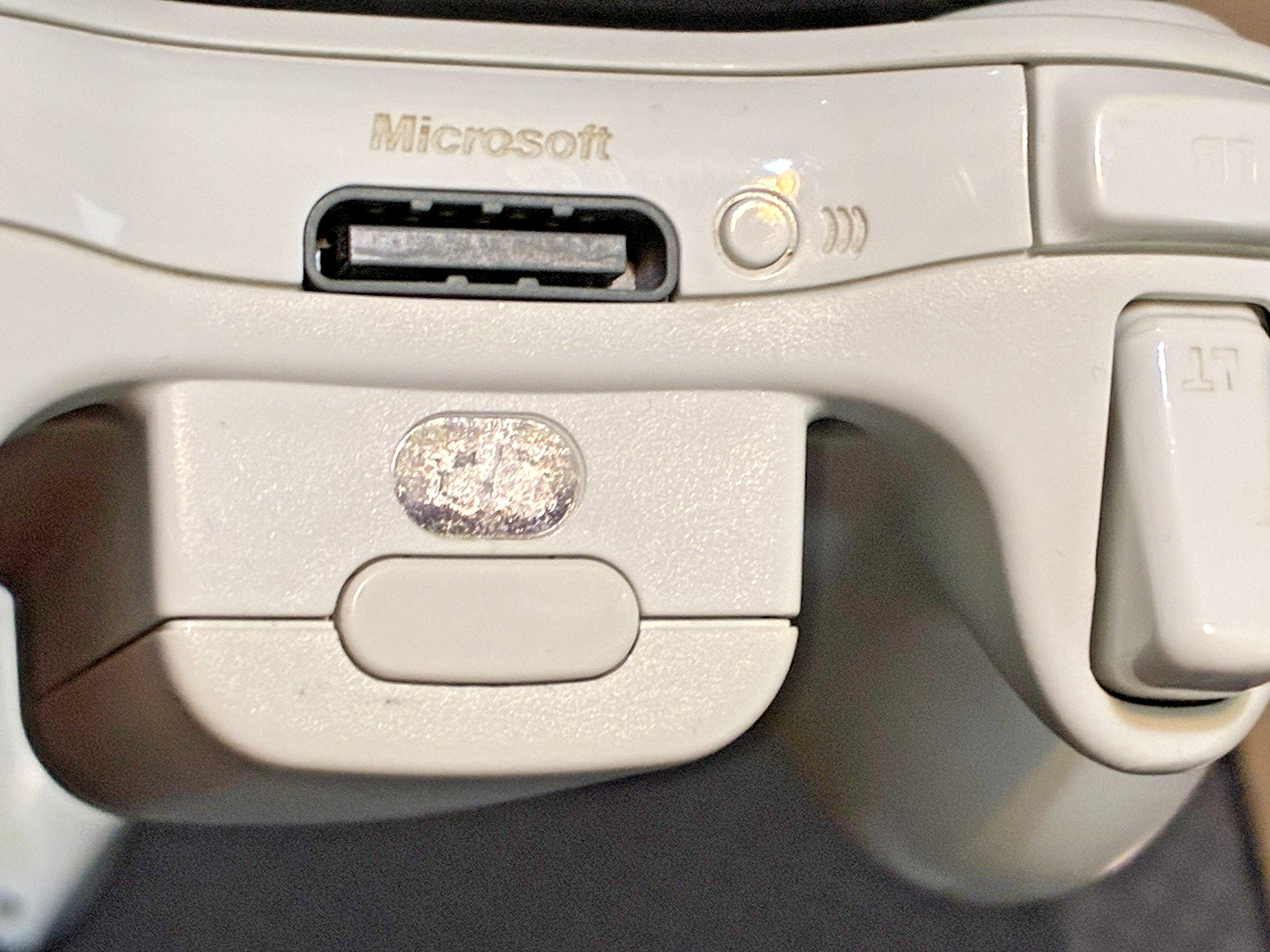 Microsoft Xbox 360 Wireless Controllers White, Lot of 3 Lights Up Untested Parts