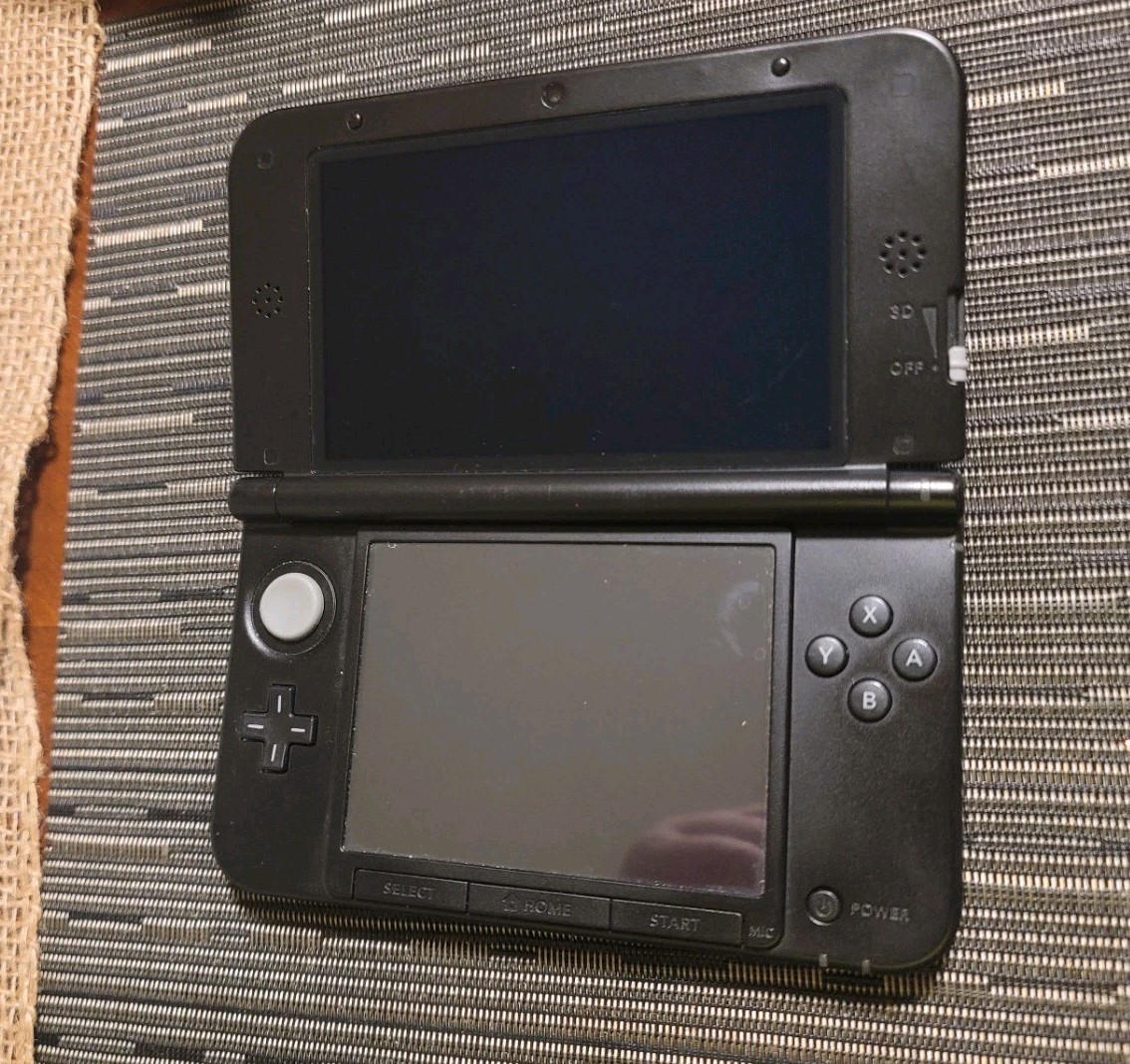 Nintendo 3DS XL Pokemon X/Y Limited Edition Blue/Black Wi-Fi 4GB NTSC-U/C