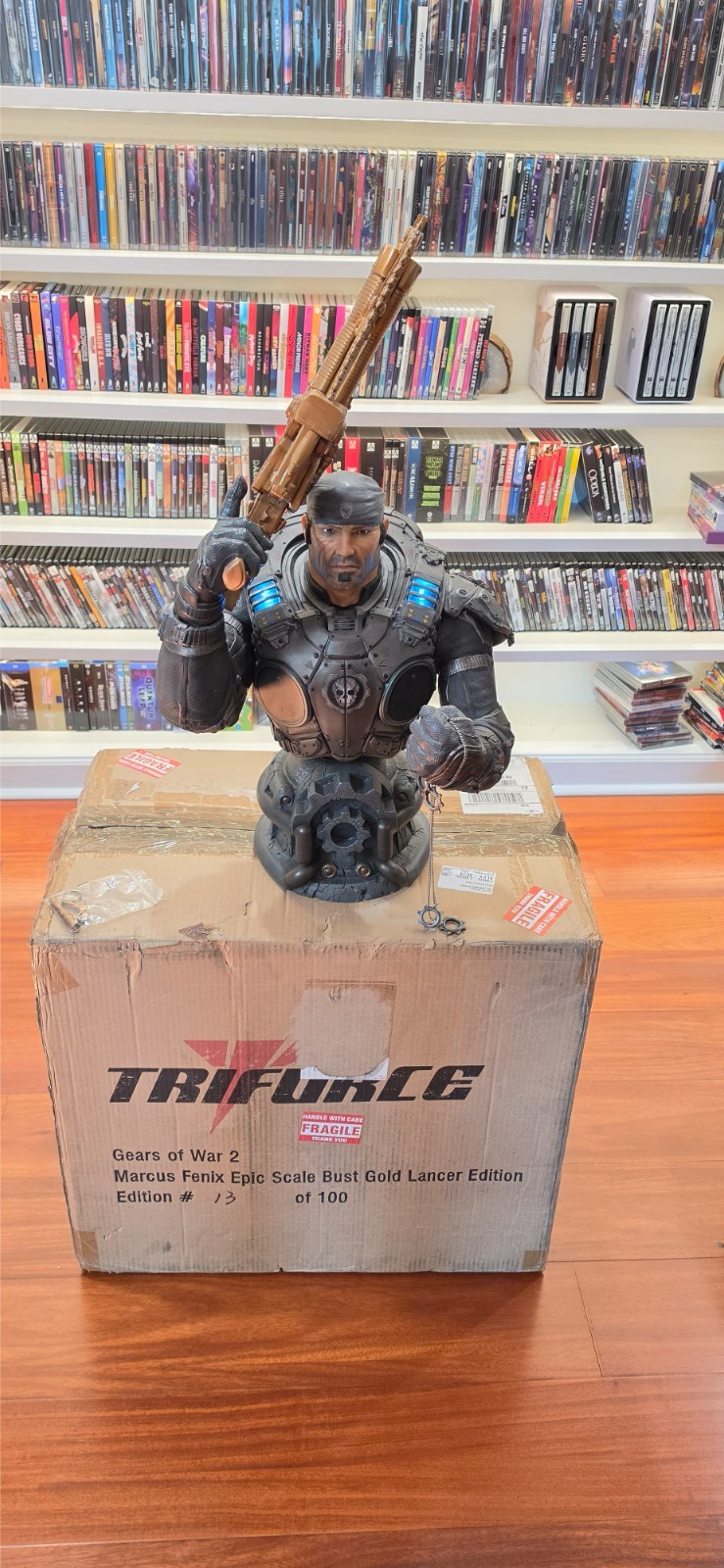Triforce Gears Or War 2 Marcus Fenix Epic Scale Bust Gold Lancer Ed. *Damaged*