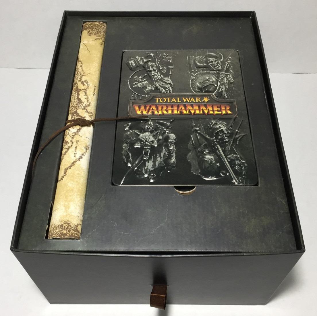 TOTAL WAR Warhammer HIGH KING Collector’s Edition DRINKING HORN Necklace MAP