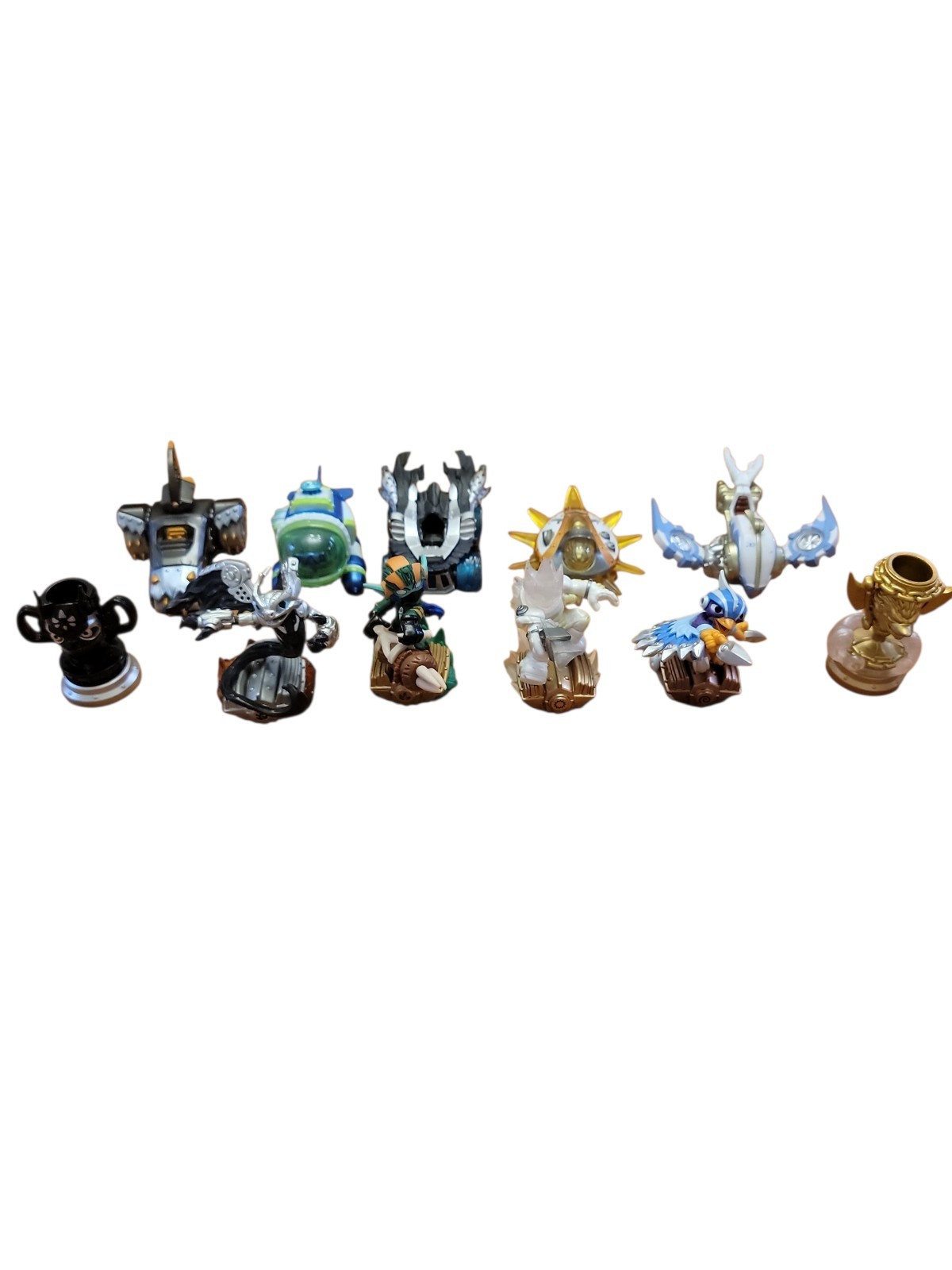 Skylanders Superchargers Lot 4 Characters, 5 Vehicles, & 2 Trophies Untested