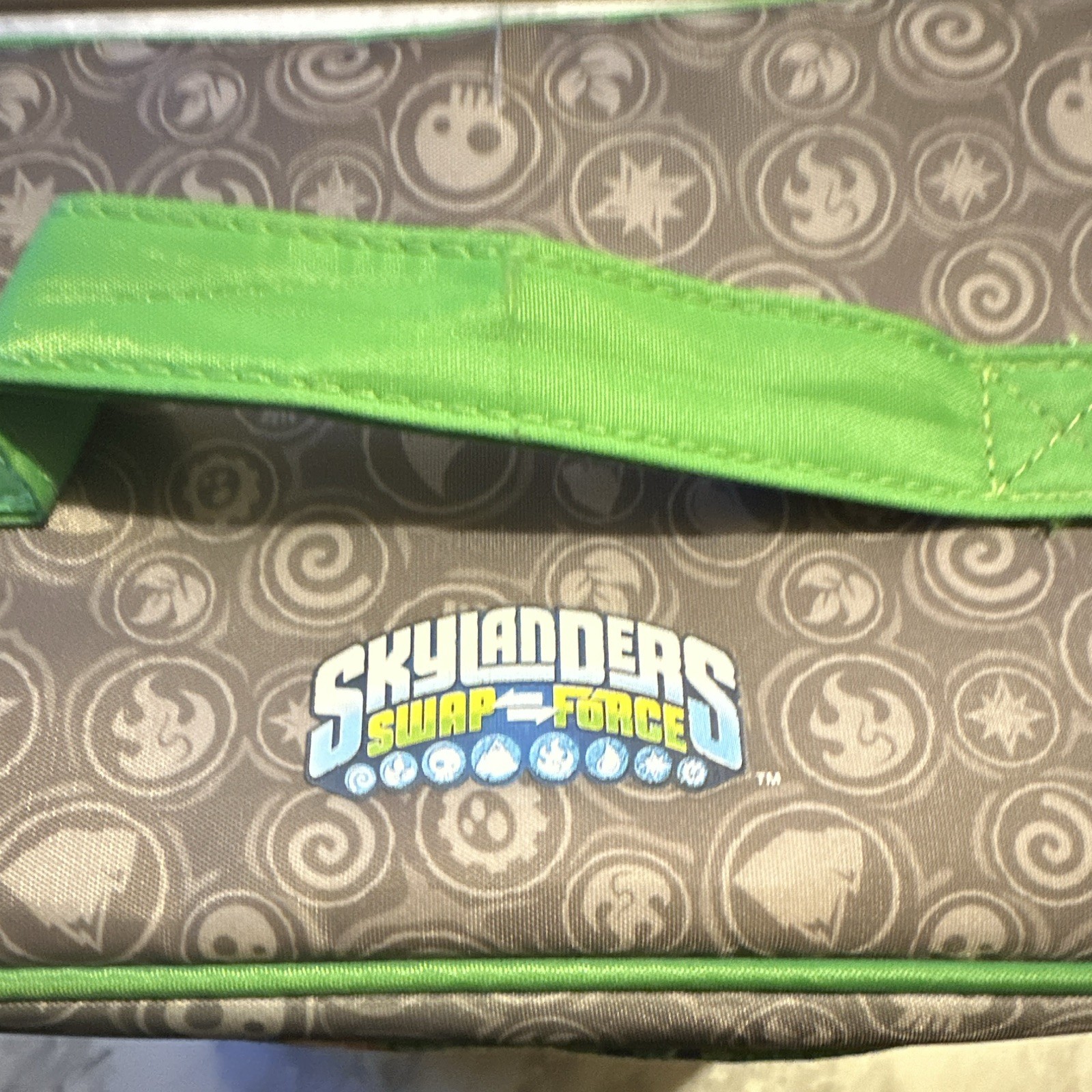 Skylanders Swap Force Padded Nylon Carrying Case w/Handle, Partitions Green/Gray