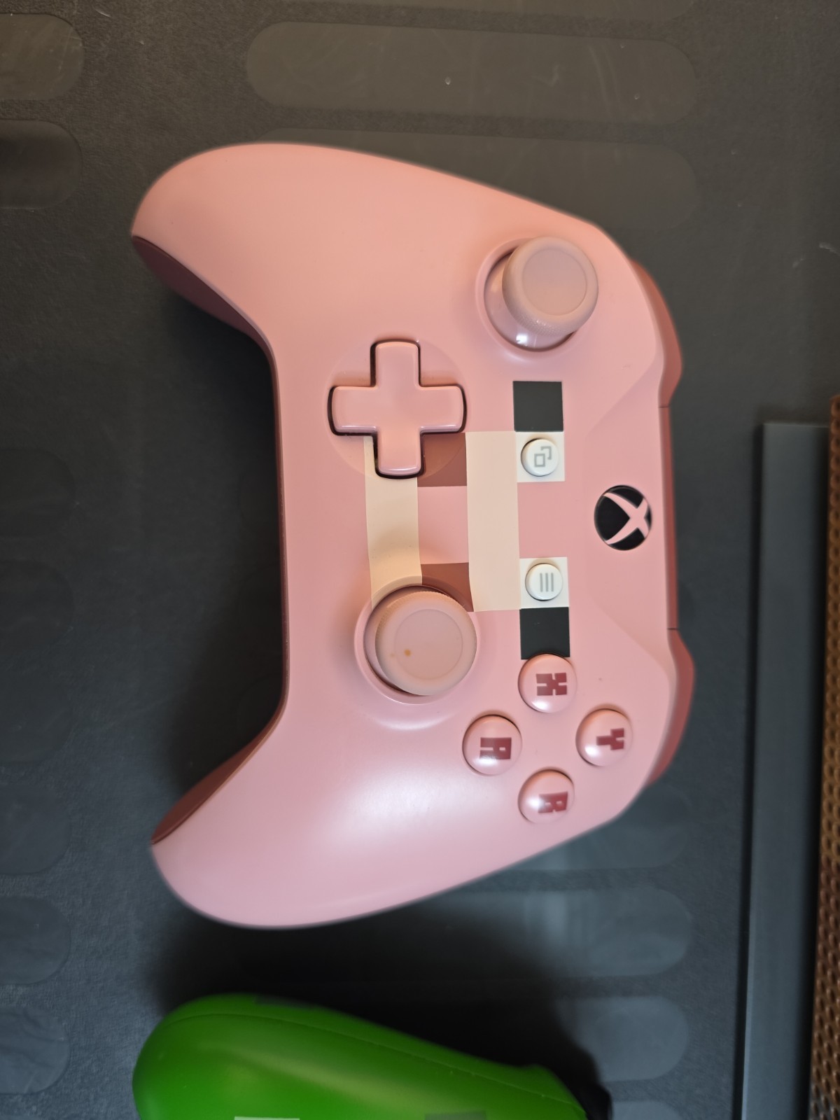 Microsoft Xbox One S Minecraft Edition 1TB + Creeper & Pig Controller – Tested
