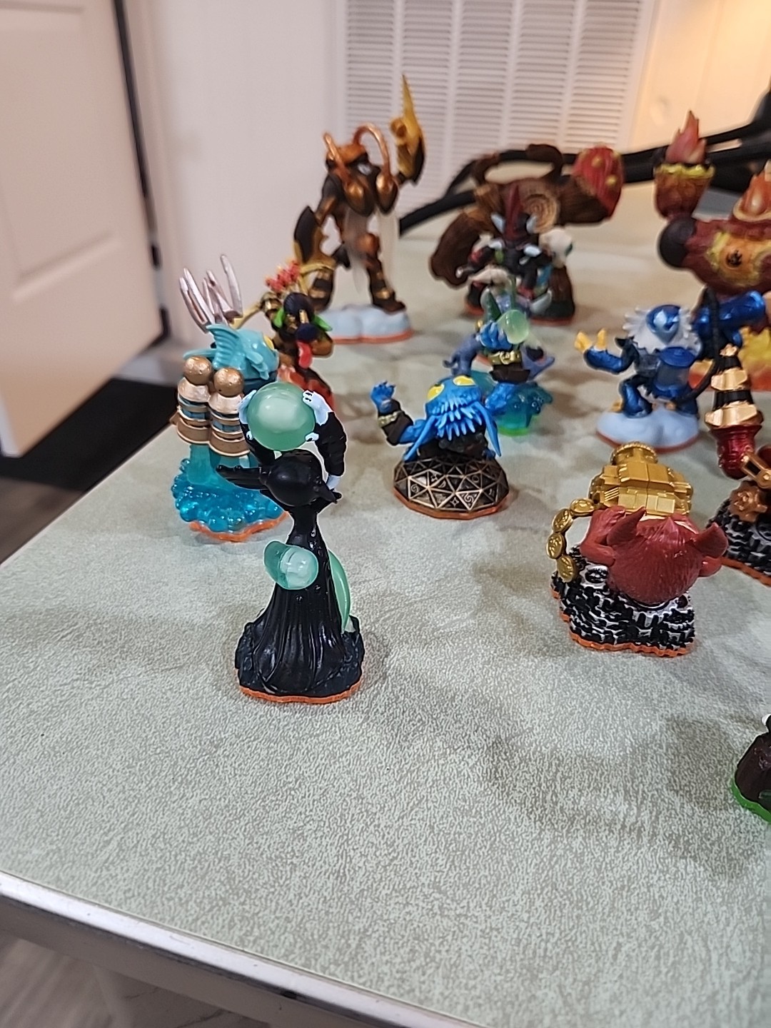 Activision Skylanders Giants Lot of 16 With Carrying Bag and Portal!