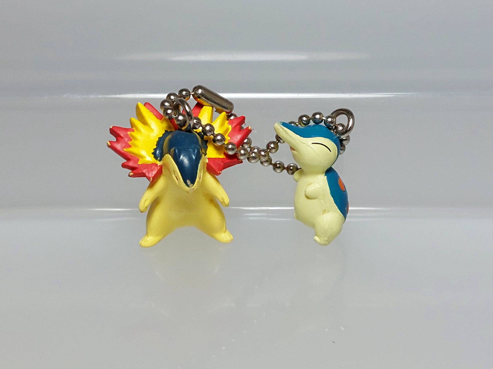 Typhlosion Cyndaquil Pokemon Swing Keychain Figure Bandai 2000 G03 0.8-1.1in