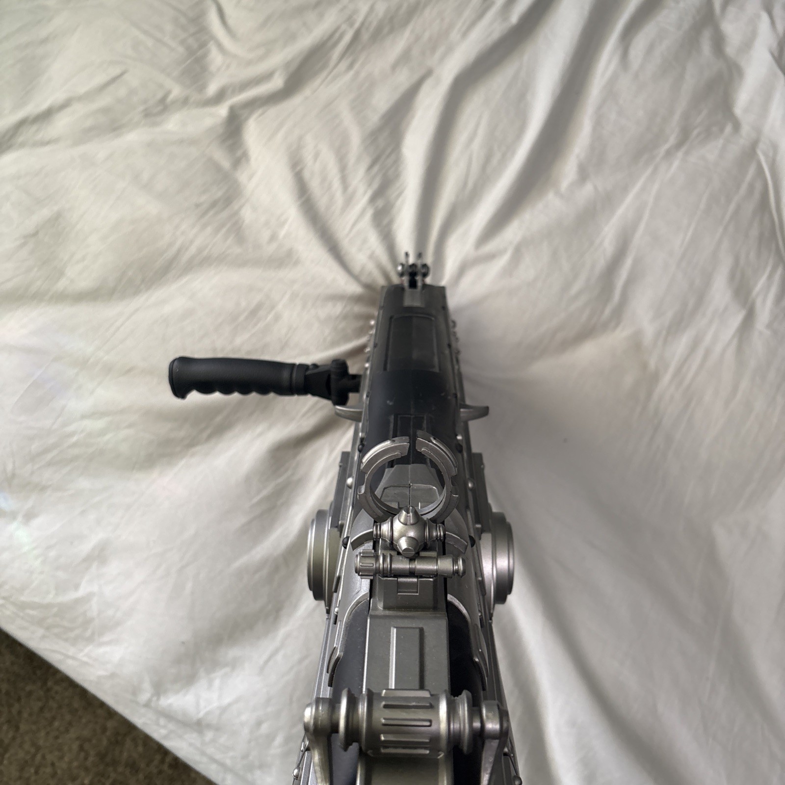 NECA Gears Of War Lancer Replica 2008 – Bloody Lancer – 36″ (Missing Reticle)