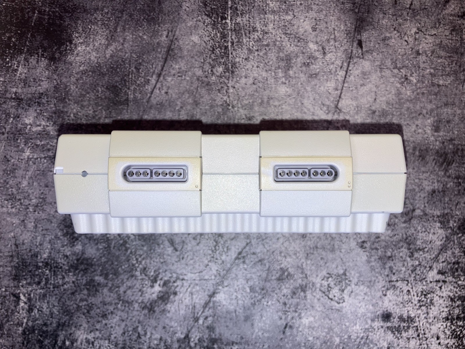 Nintendo SNES Console – Includes 2 controllers, RCA Cable, Power cable and Game.