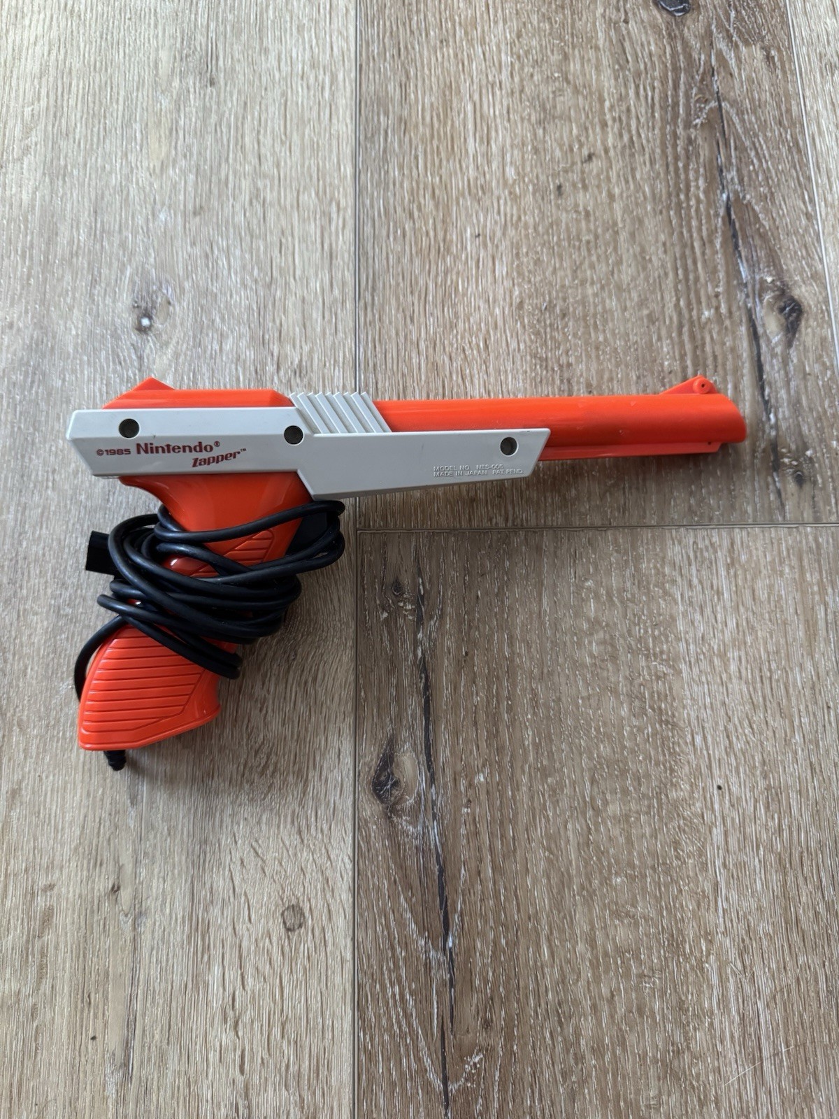 Original 1985 Nintendo NES Zapper Gun Authentic NES-005 Orange Tested & Working