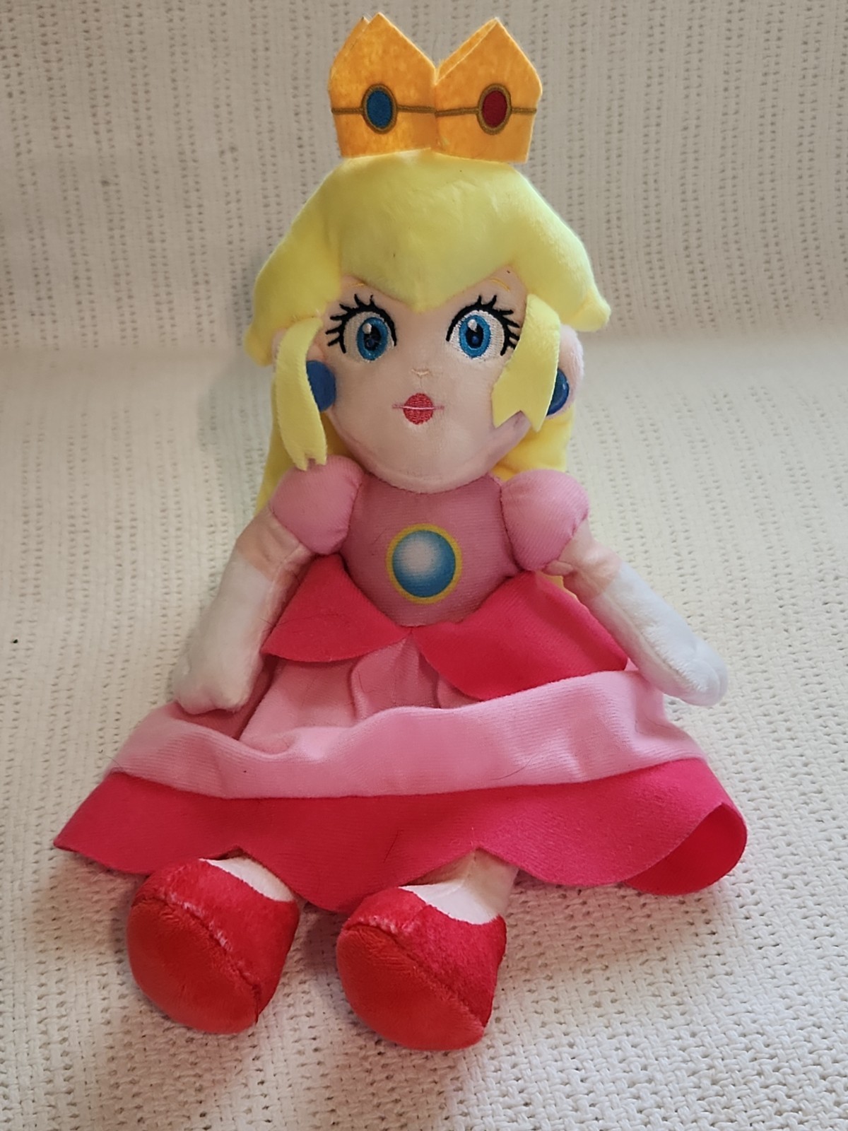 Super Mario Bros Princess Peach 11″ Pink Plush Doll Nintendo 2024 W/ Crown