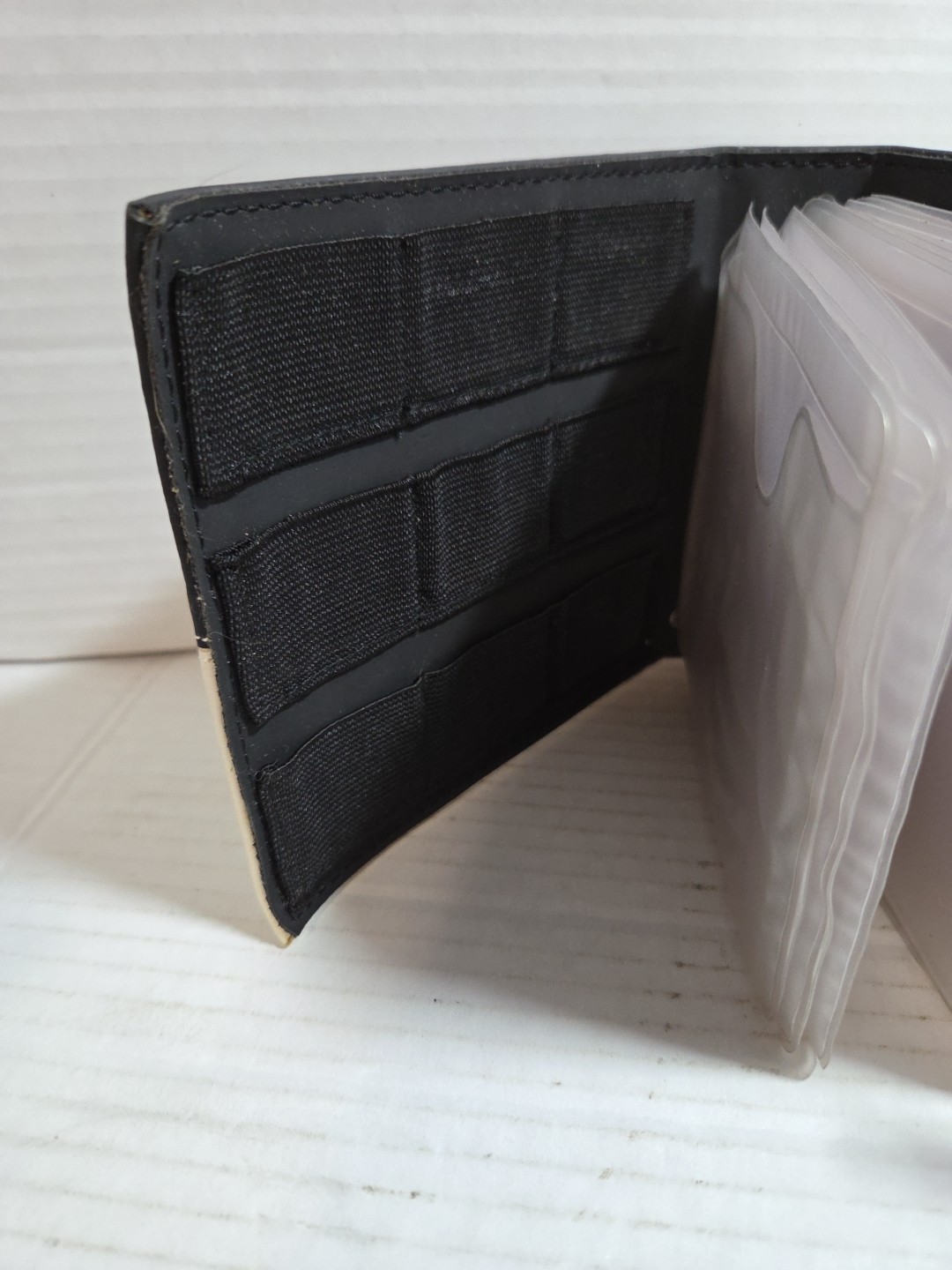 2 Nintendo DS Game and Manual Carrying Case- Black and White (With Manuals)