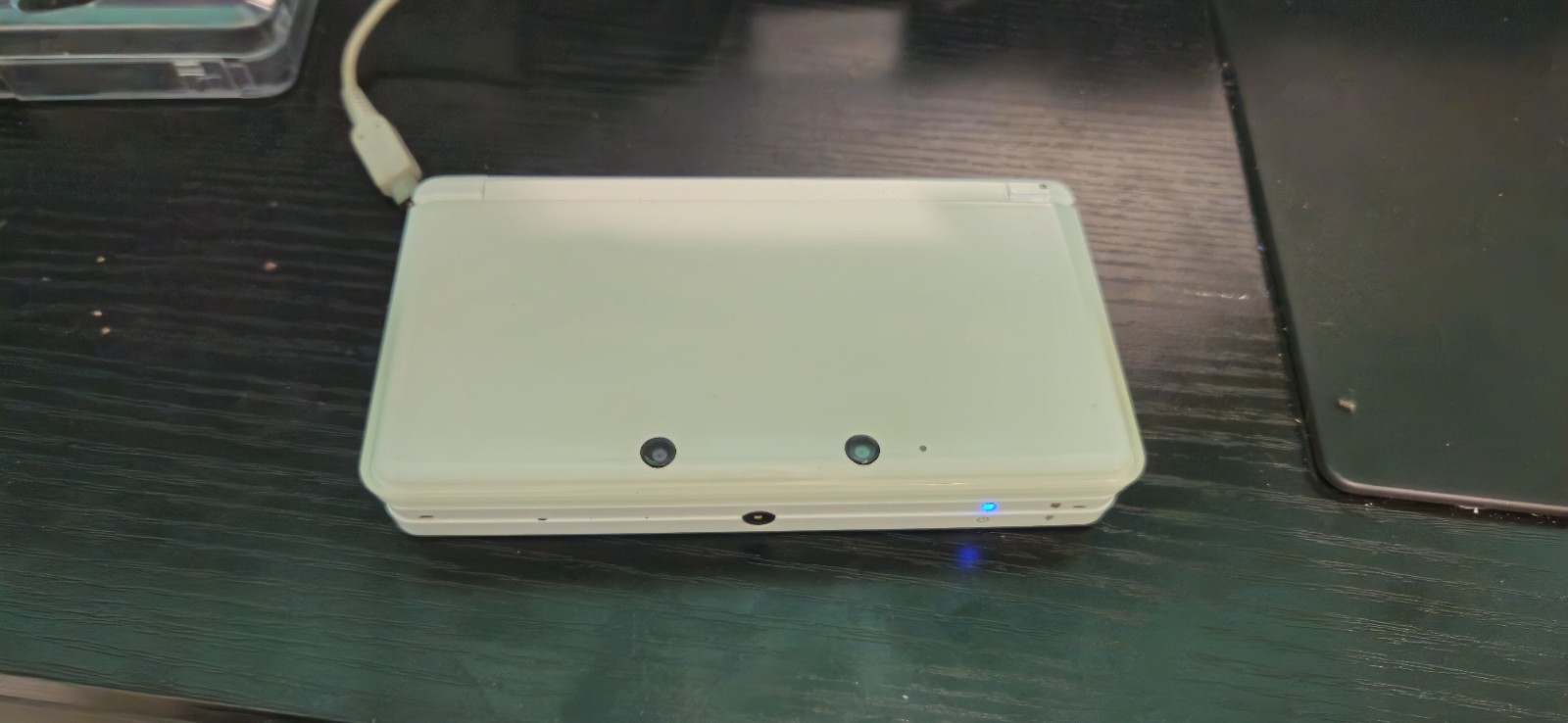 Nintendo 3DS White REGION FREE + Charger + Case + 8GB SD Card