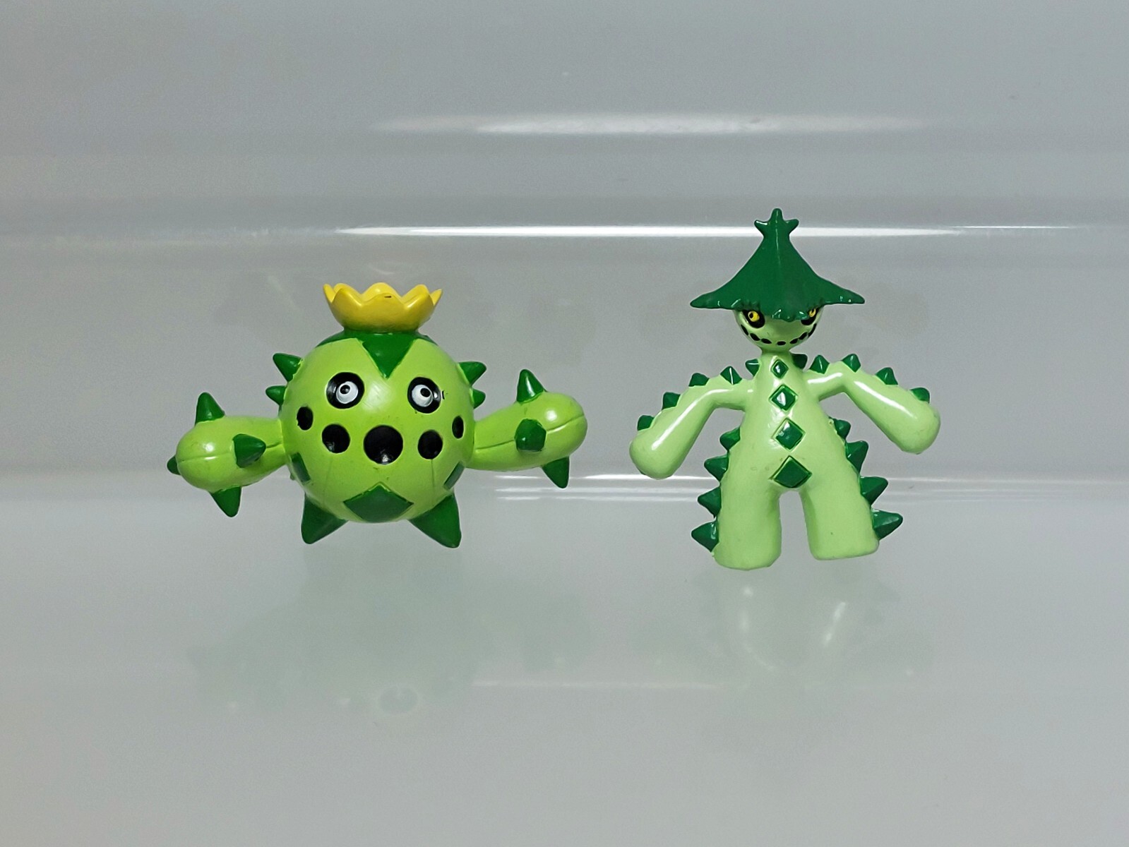 Pokemon Figure Cacturne FC Adv Bandai & Cacnea Suction Cup Banpresto 0.9-1.2in