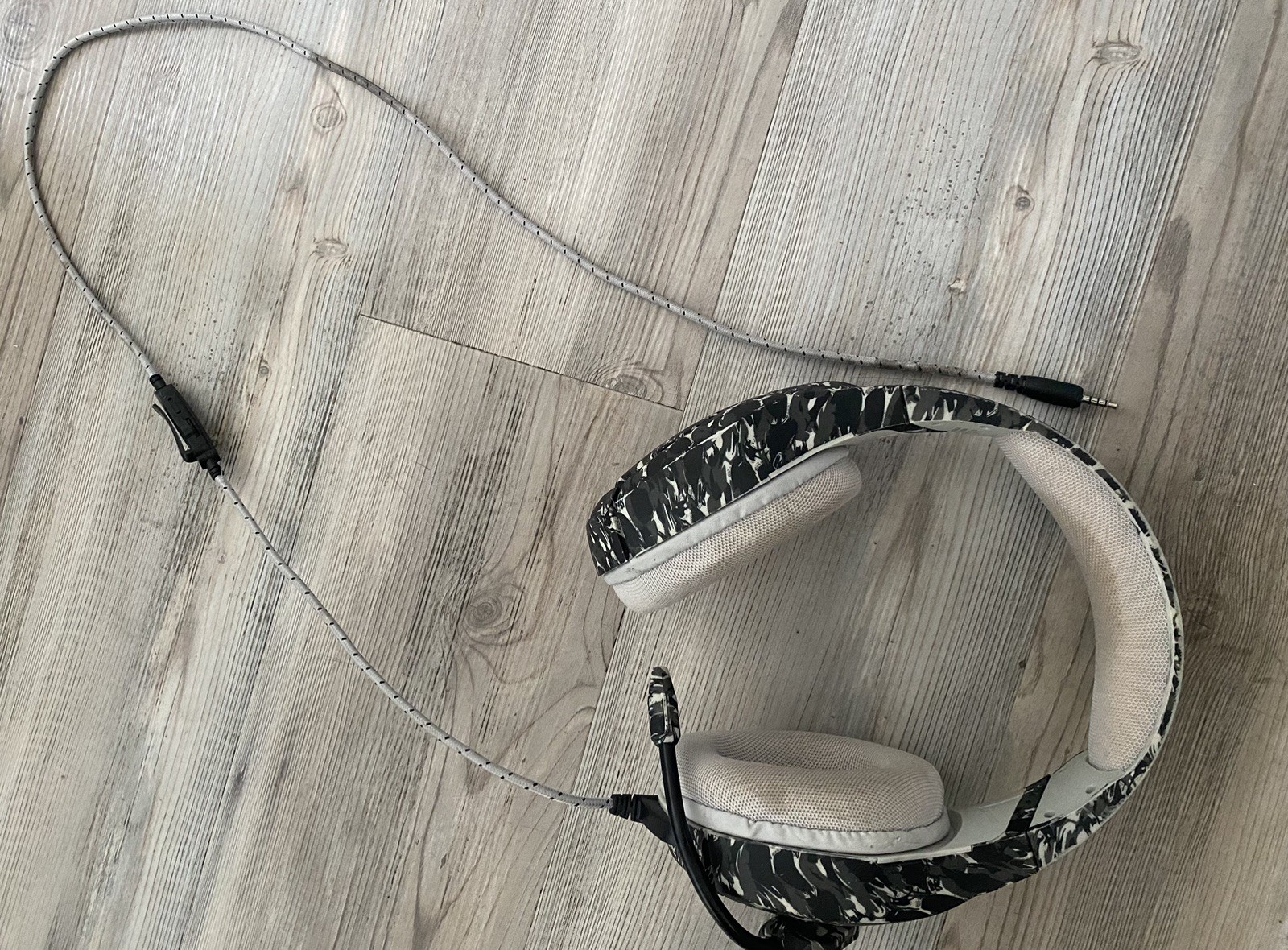Onikuma K1-B Camouflage Gaming Headset – Black and White – Used