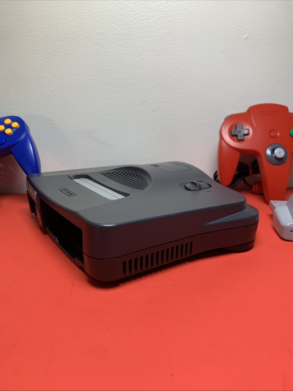 96 Nintendo 64 Console w/ 2 Controllers Red & Blue & 2 Rumble Pak Packs