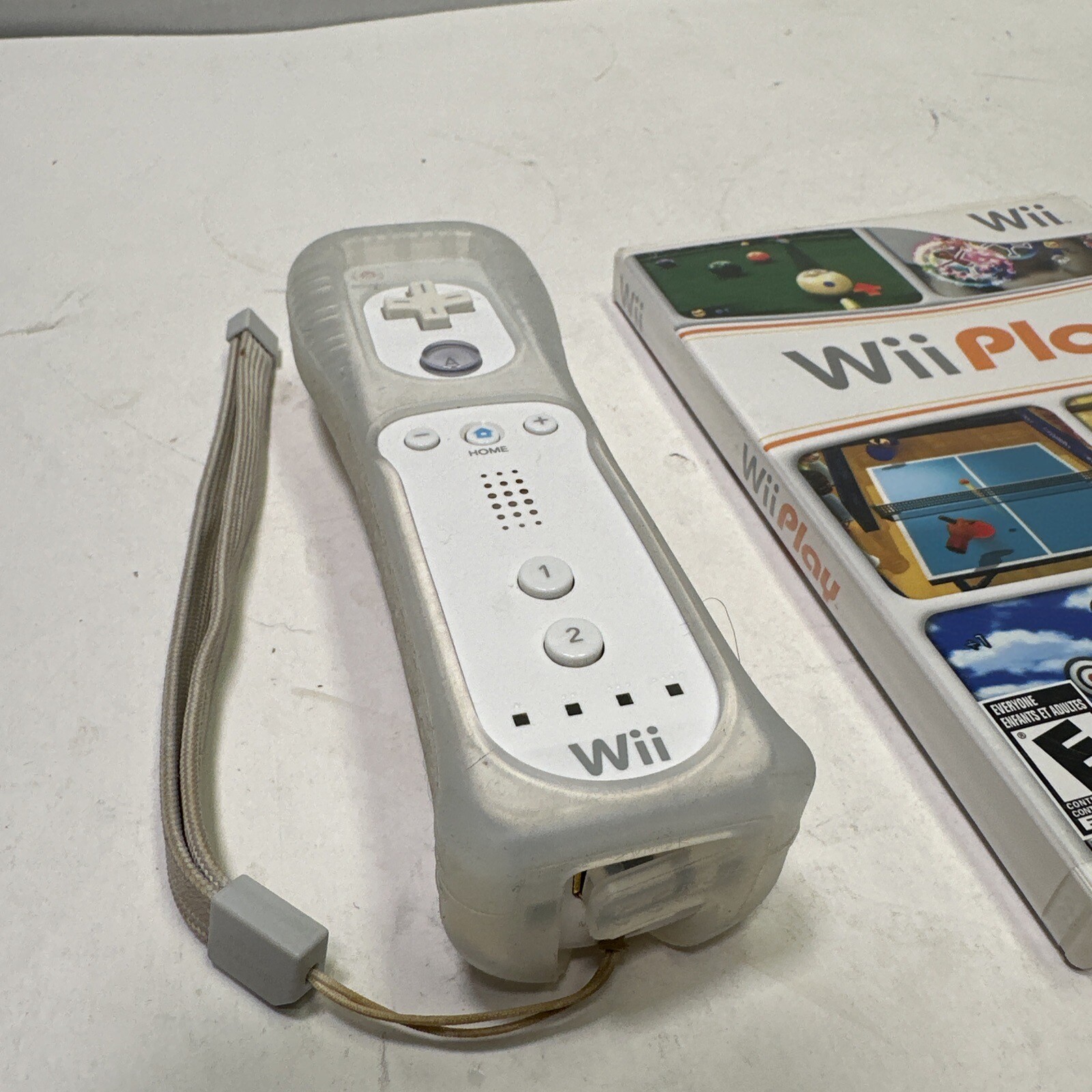 Wii Play Nintendo Wii Game + Wii Remote + Silicone Sleeve 2007 Complete Tested