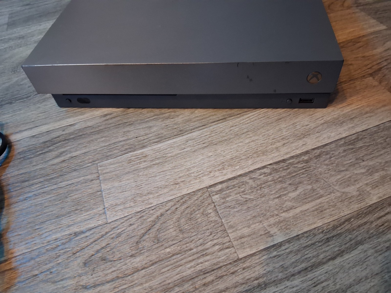 Xbox One X 1TB Gold Rush Special Edition Battlefield V Console Tested