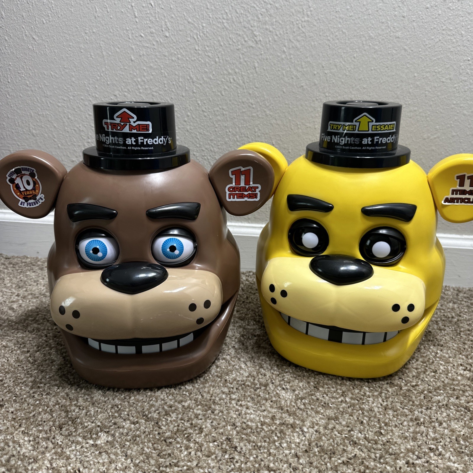 Five Nights At Freddy’s 10th Anniversary Animatronic Head And Golden Freddy READ