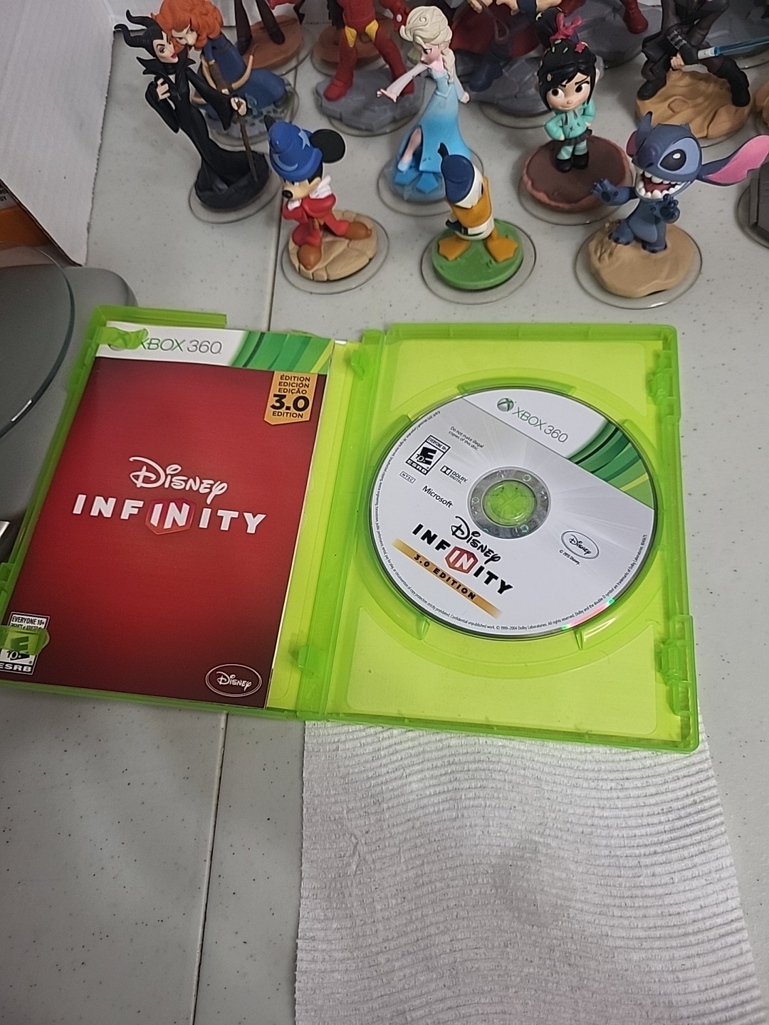 disney infinity 1.0-3.0 game XBOX 360 & Figures, Not Sure What Plays W/ The Game
