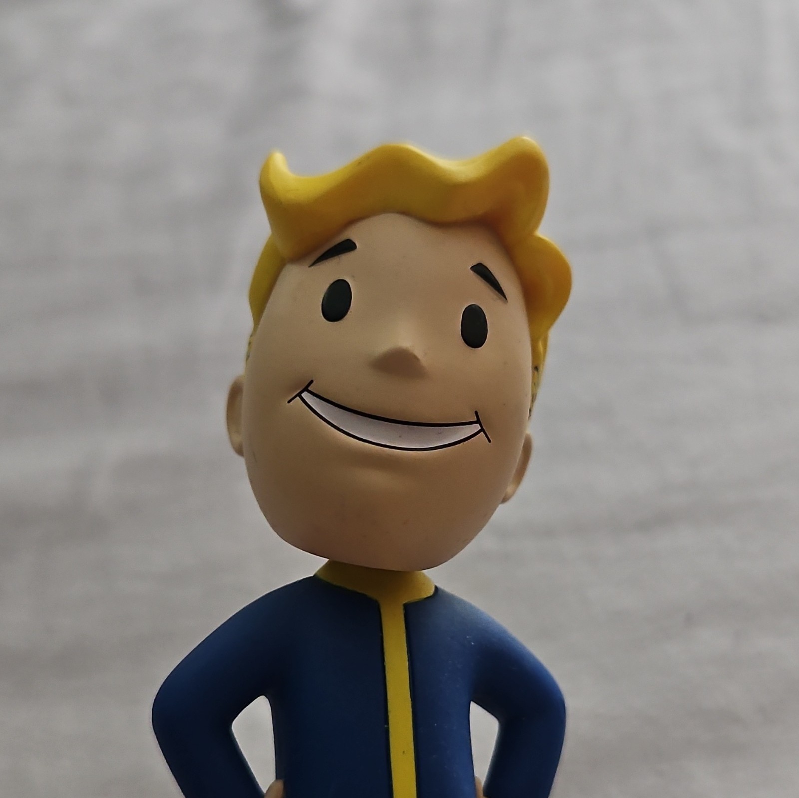 Fallout 4 Vault Boy 111 bobblehead Figure w/ Vault-Tec Base 2015