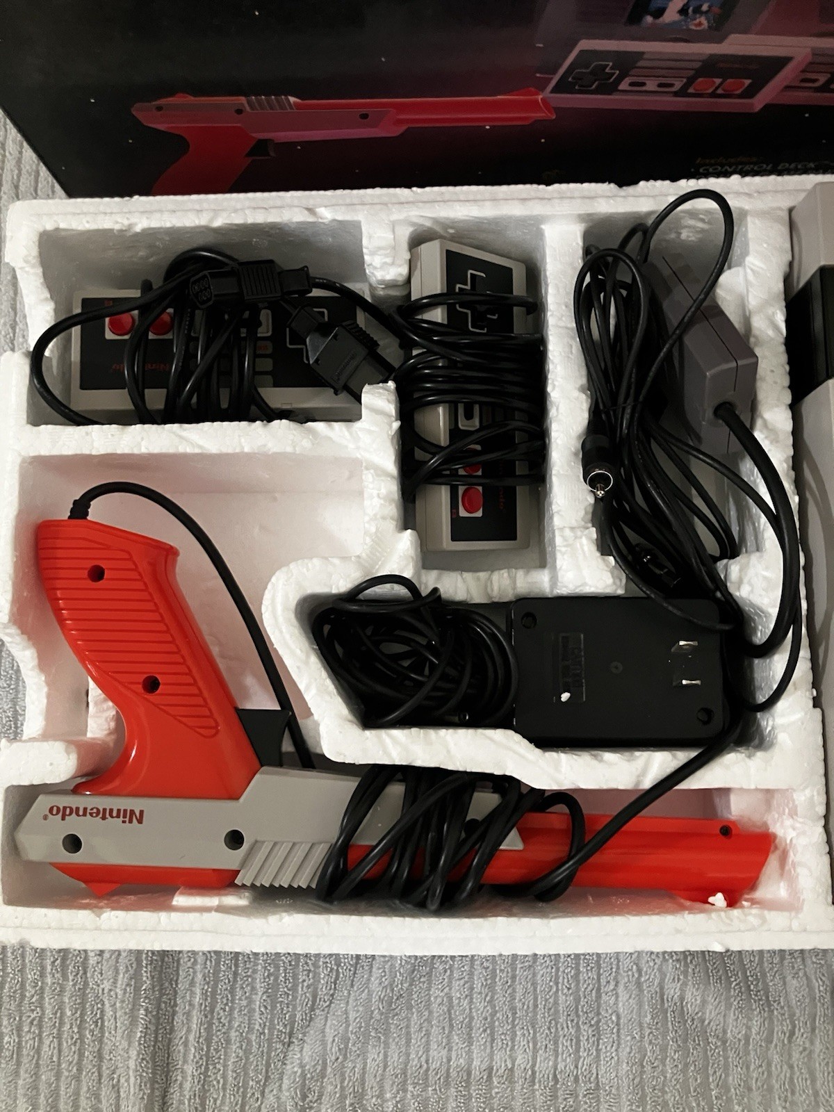 VTG Nintendo Original NES 001 Console Action Set Open Box Mint Conition