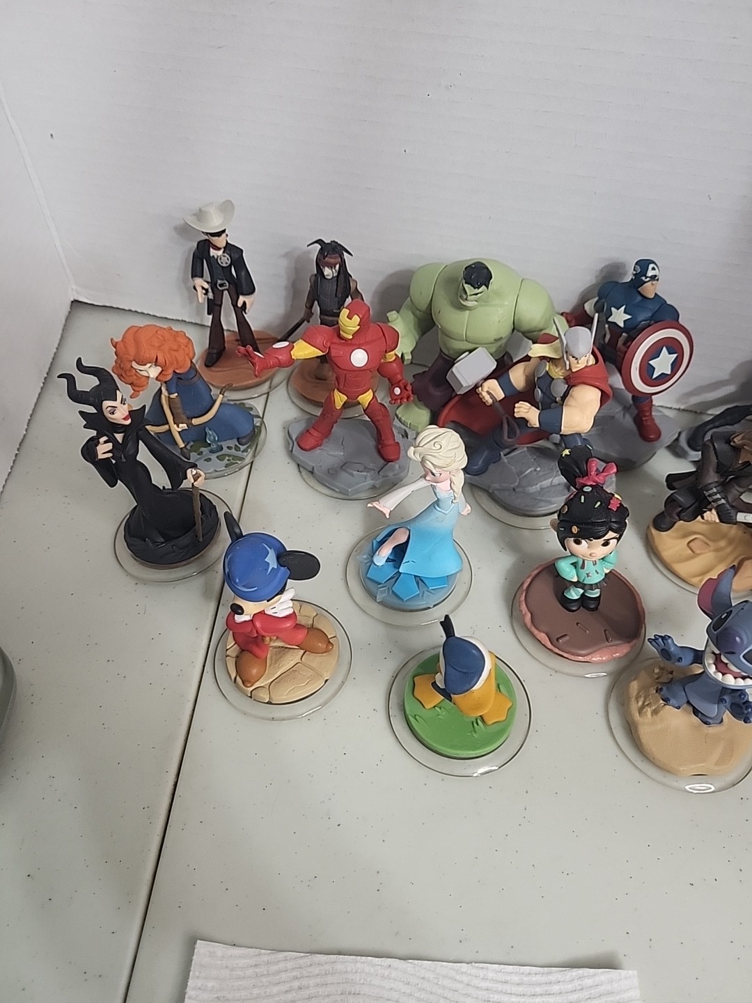 disney infinity 1.0-3.0 game XBOX 360 & Figures, Not Sure What Plays W/ The Game