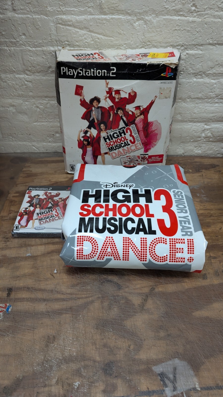 New High School Musical 3: Senior Year Dance Bundle (PlayStation 2, 2008) READ!