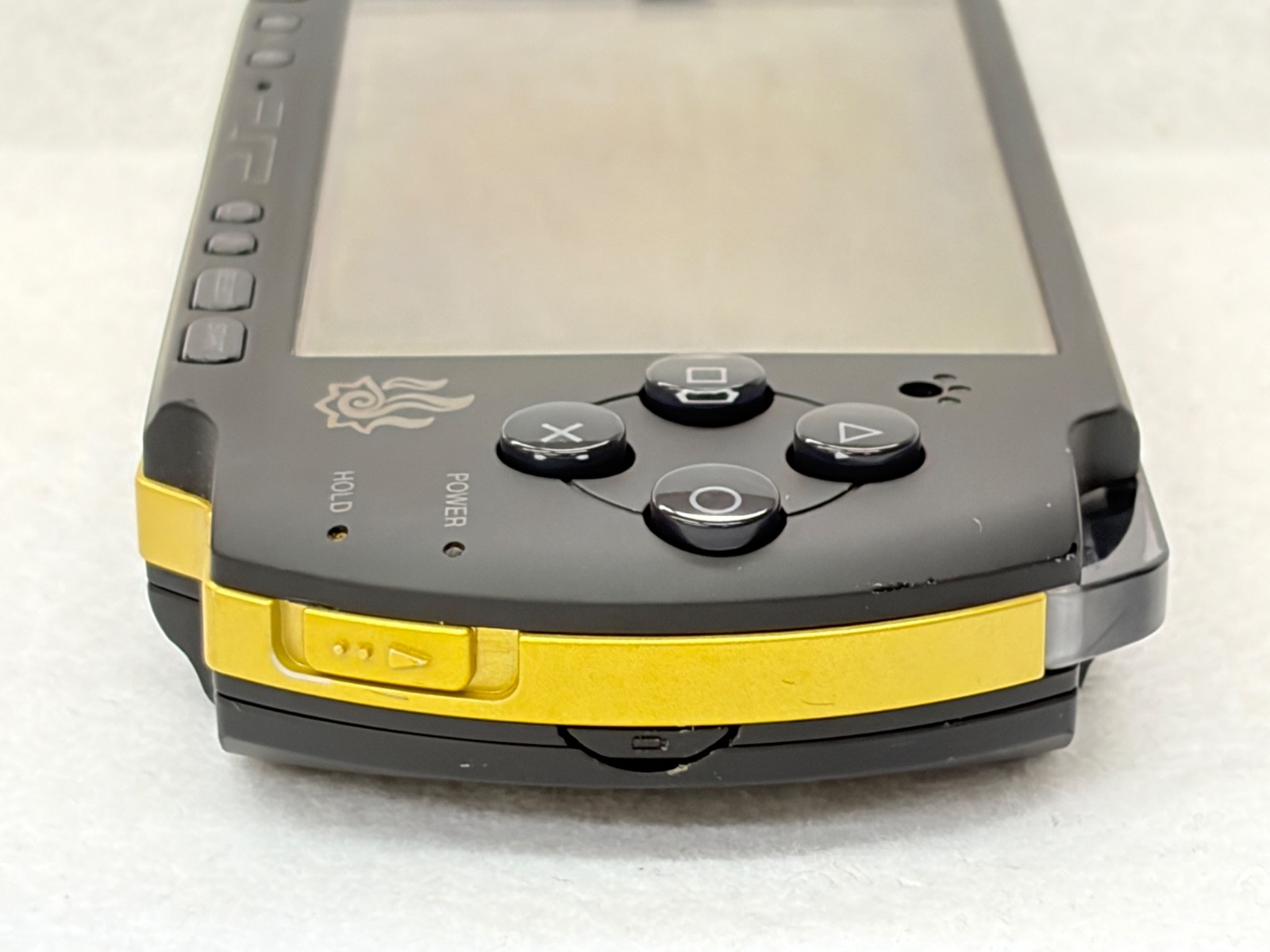[RARE] SONY PSP-3000 Monster Hunter Portable 3rd Hunters Limited Model Gold
