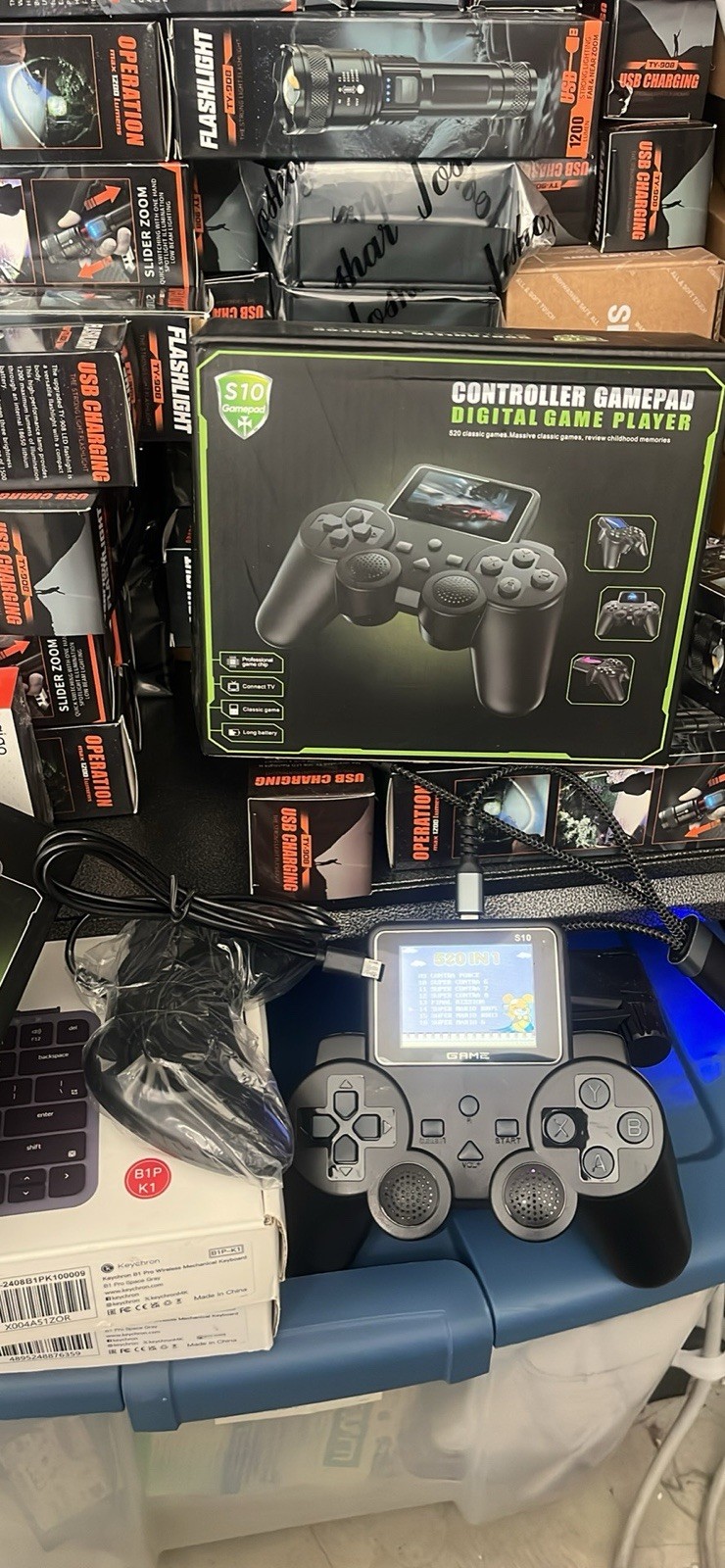 520 Classic Games Retro Console – Connect to TV – Rechargeable