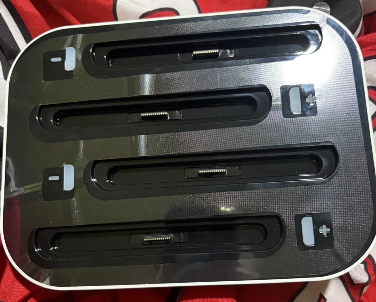 5V/2A Black 4 in 1 Controller Charging Dock Brand New