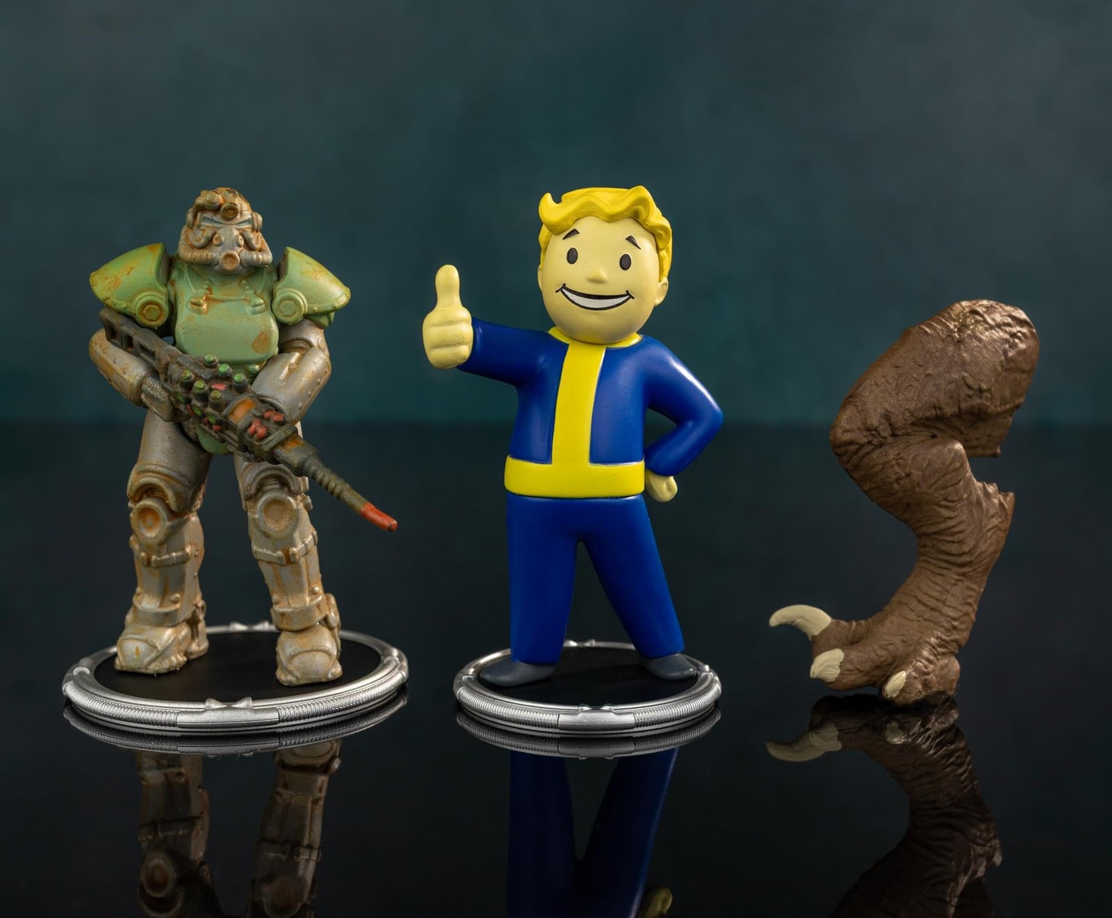 Toynk Fallout T-51 Power Armor and Vault Boy (Classic) 3-Inch Mini Figure Set…